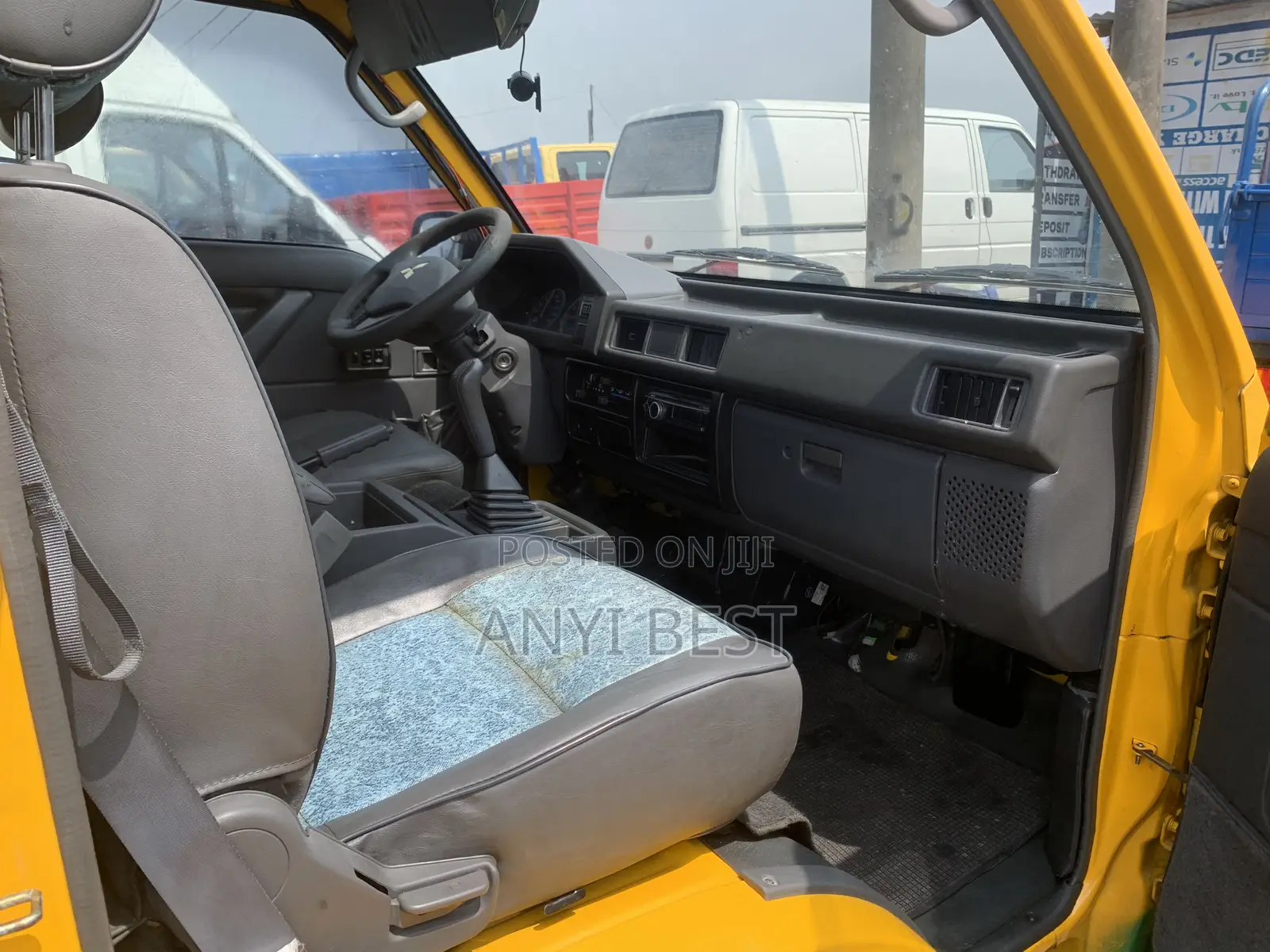 Mitsubishi Delica 2014 Yellow