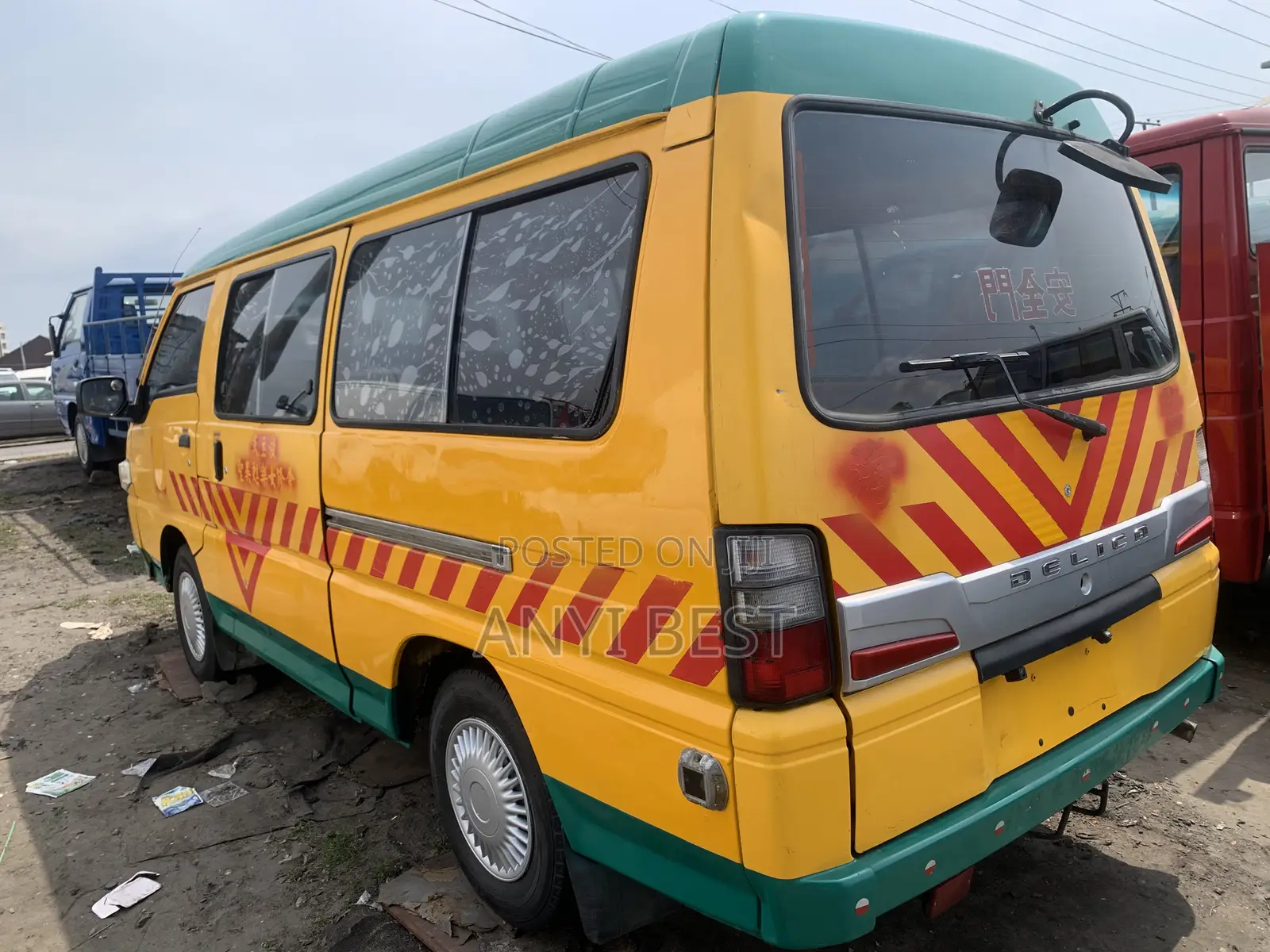 Mitsubishi Delica 2014 Yellow