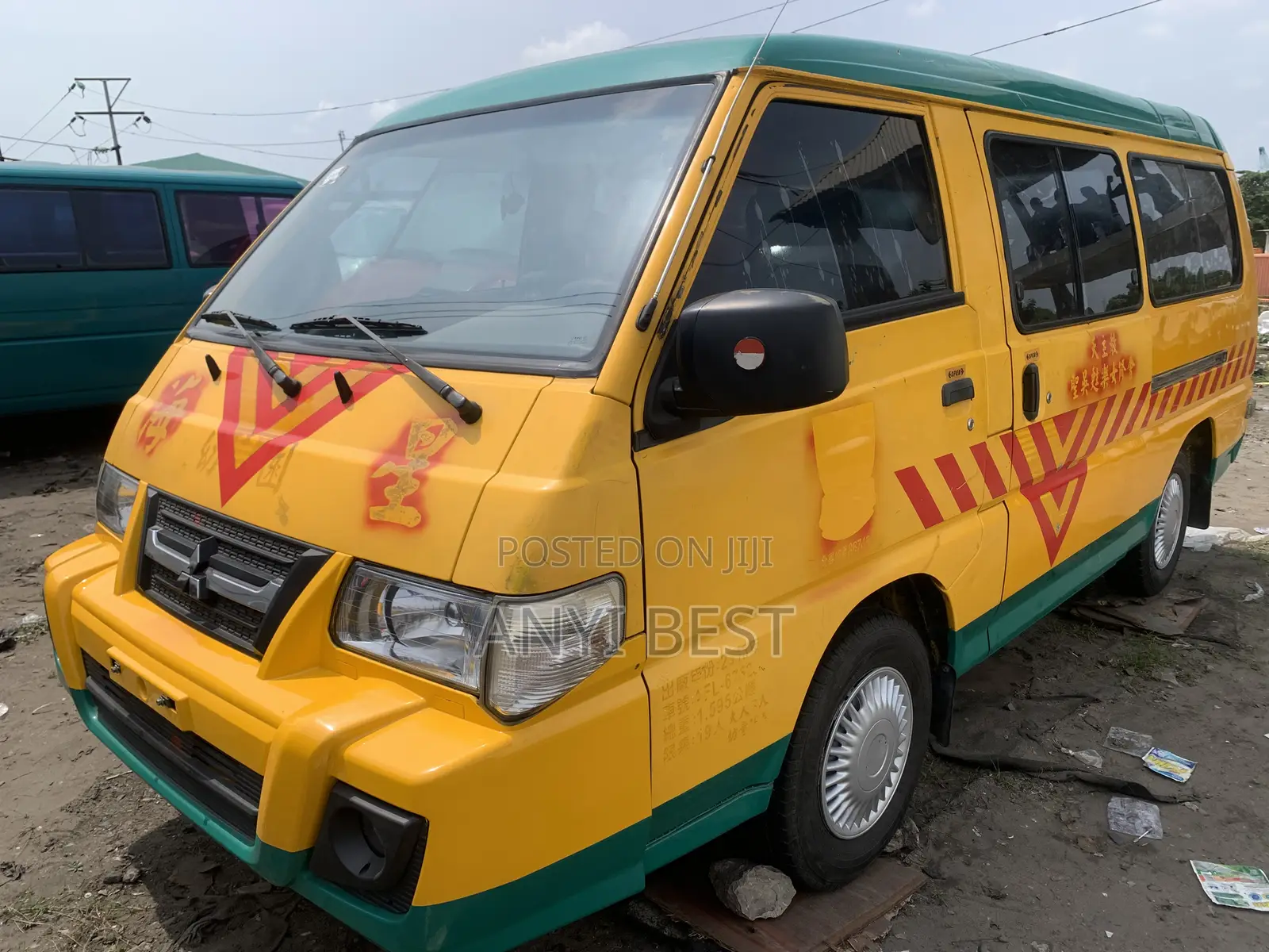 Mitsubishi Delica 2014 Yellow