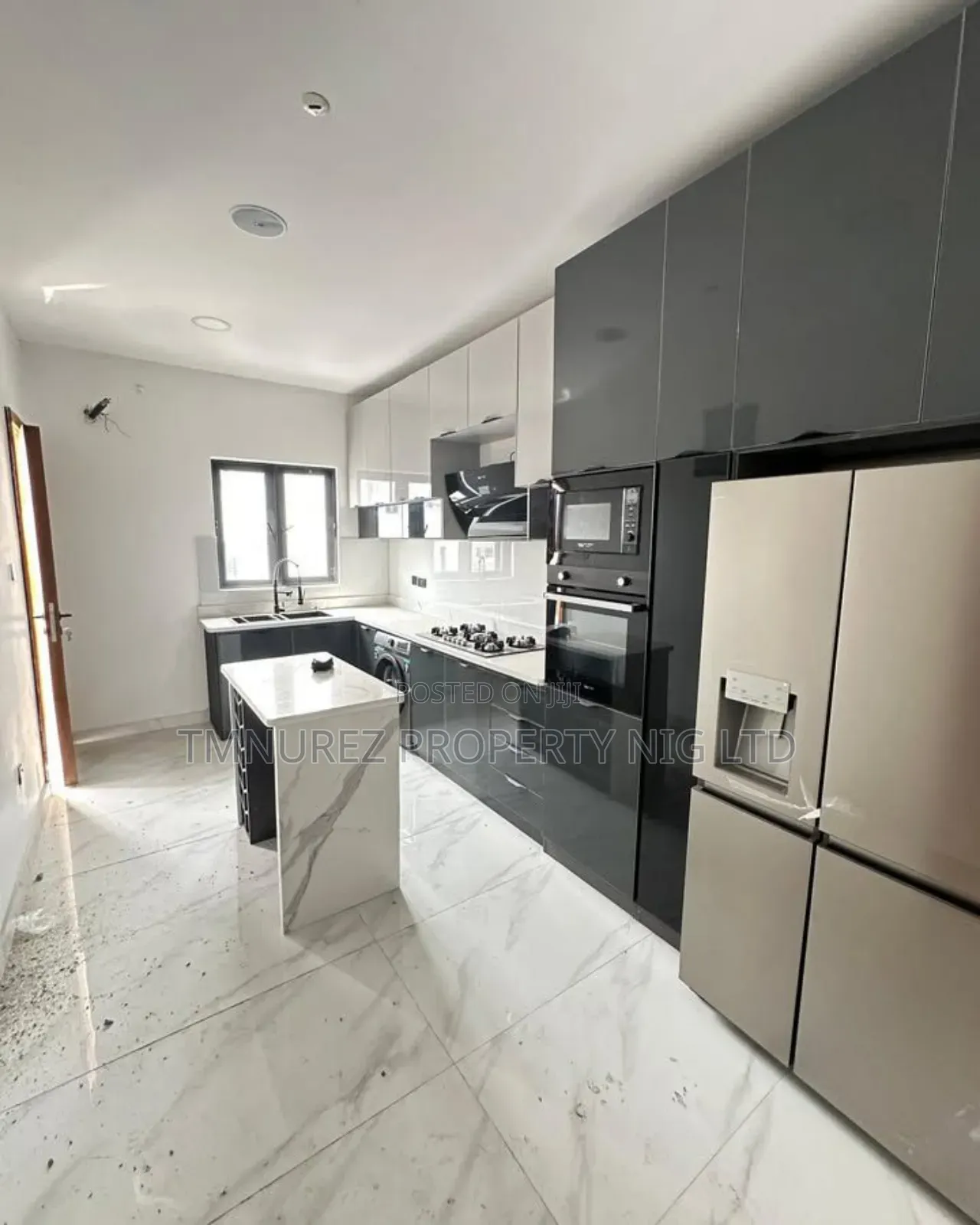 2bdrm Apartment in Lekki Phase1 for sale