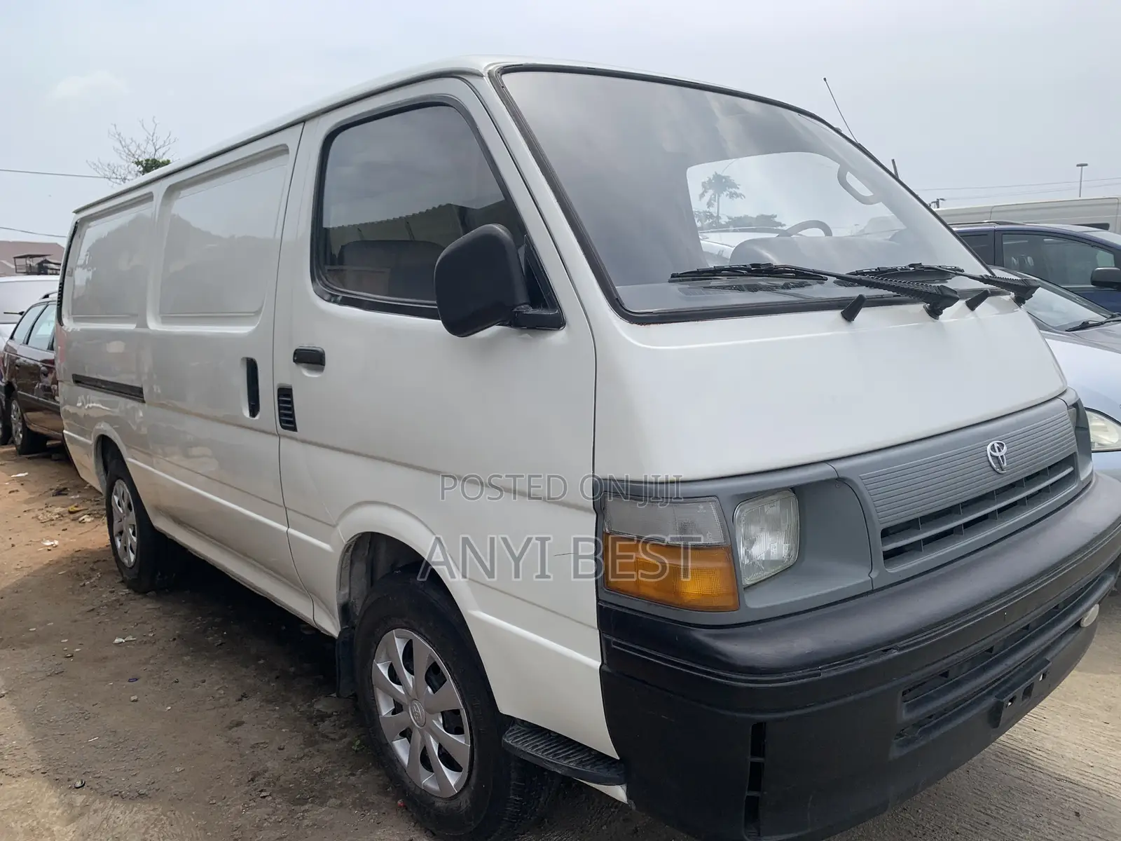 Toyota Grand HiAce 1999 White