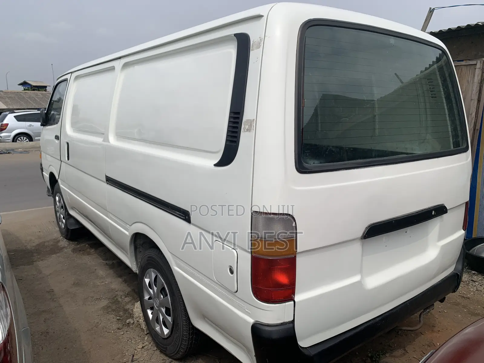 Toyota Grand HiAce 1999 White
