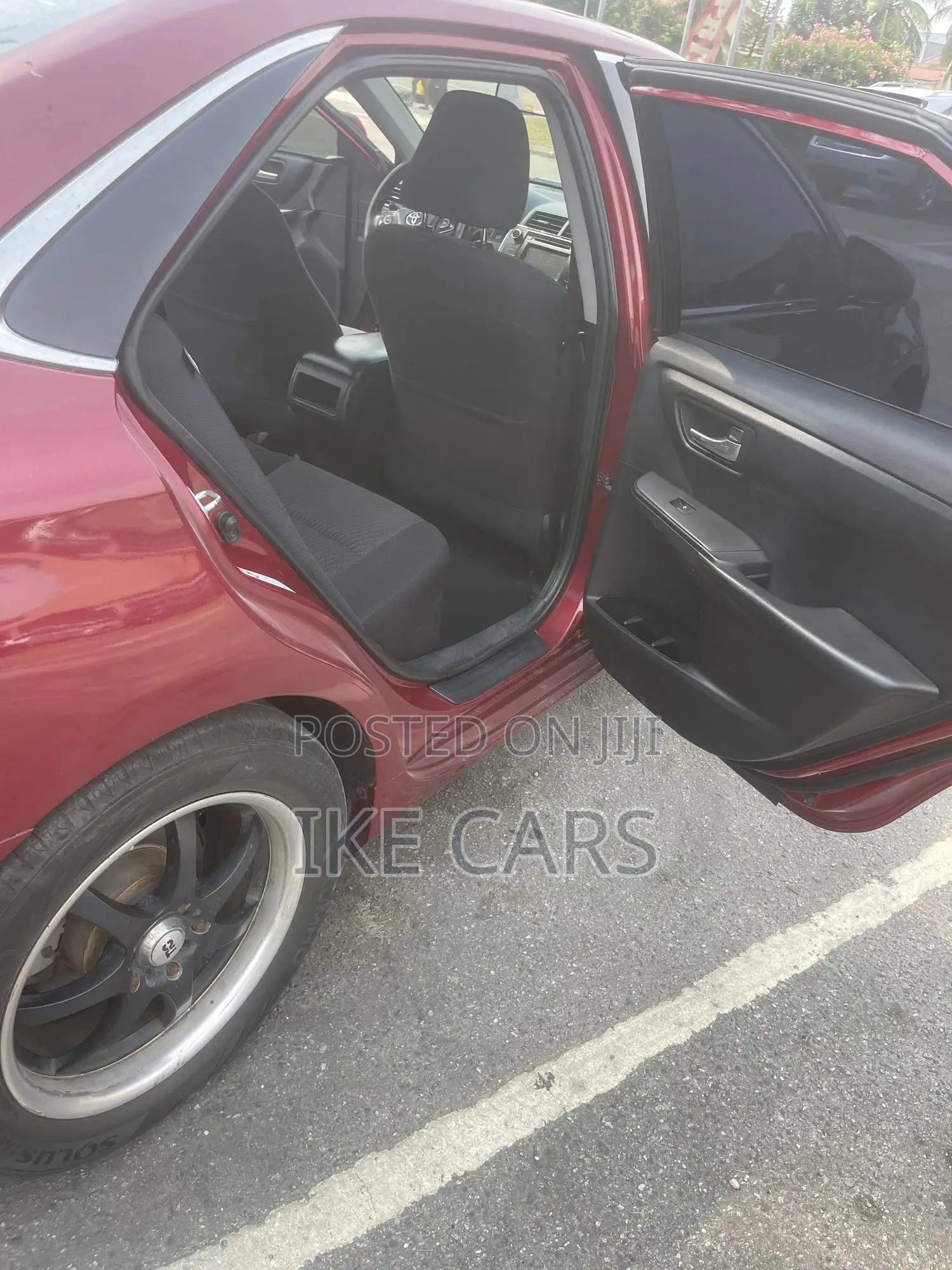 Toyota Camry LE 4dr Sedan (2.5L 4cyl 6A) 2015