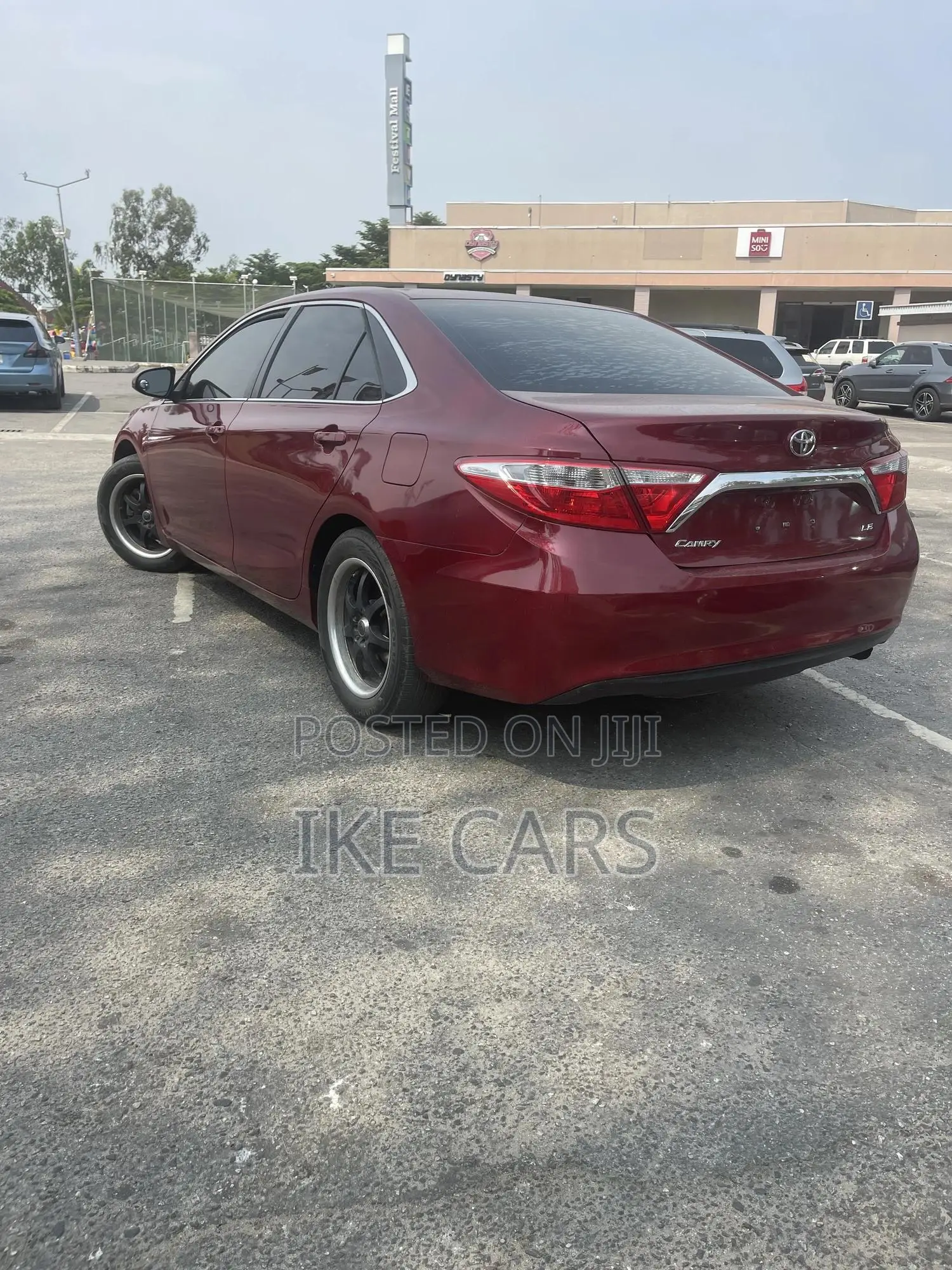 Toyota Camry LE 4dr Sedan (2.5L 4cyl 6A) 2015