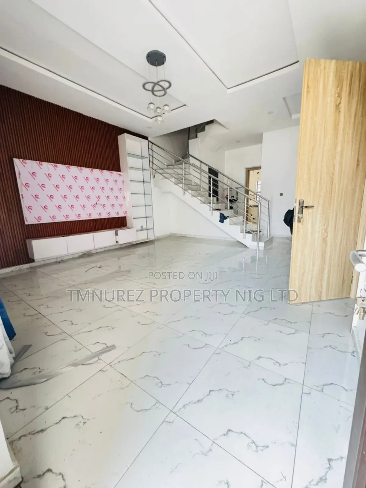 4bdrm Duplex in Chevron for rent