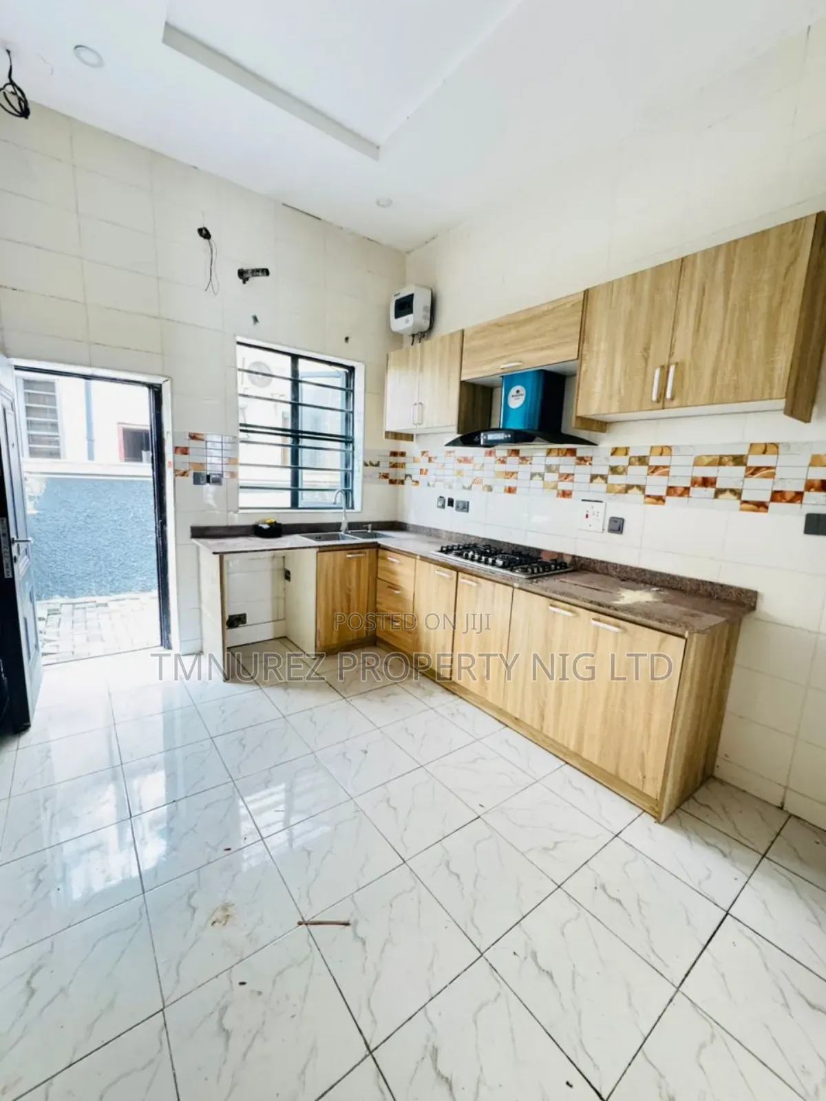 4bdrm Duplex in Chevron for rent