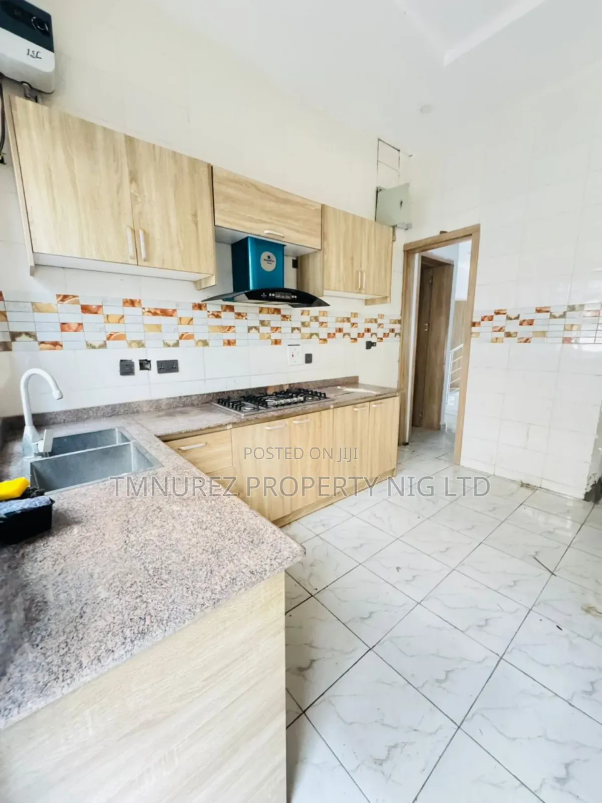 4bdrm Duplex in Chevron for rent