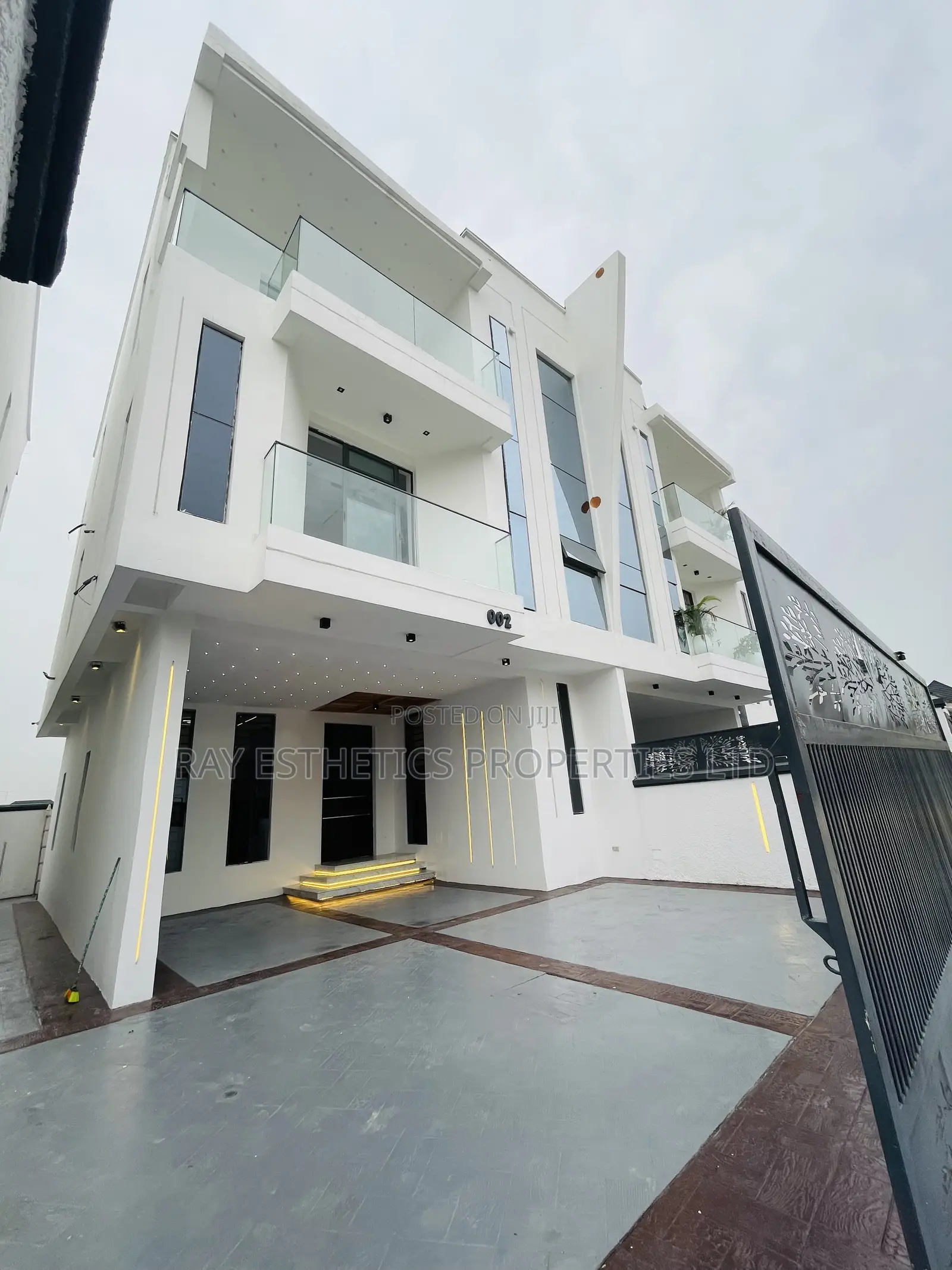 4bdrm Duplex in Idado Estate for sale