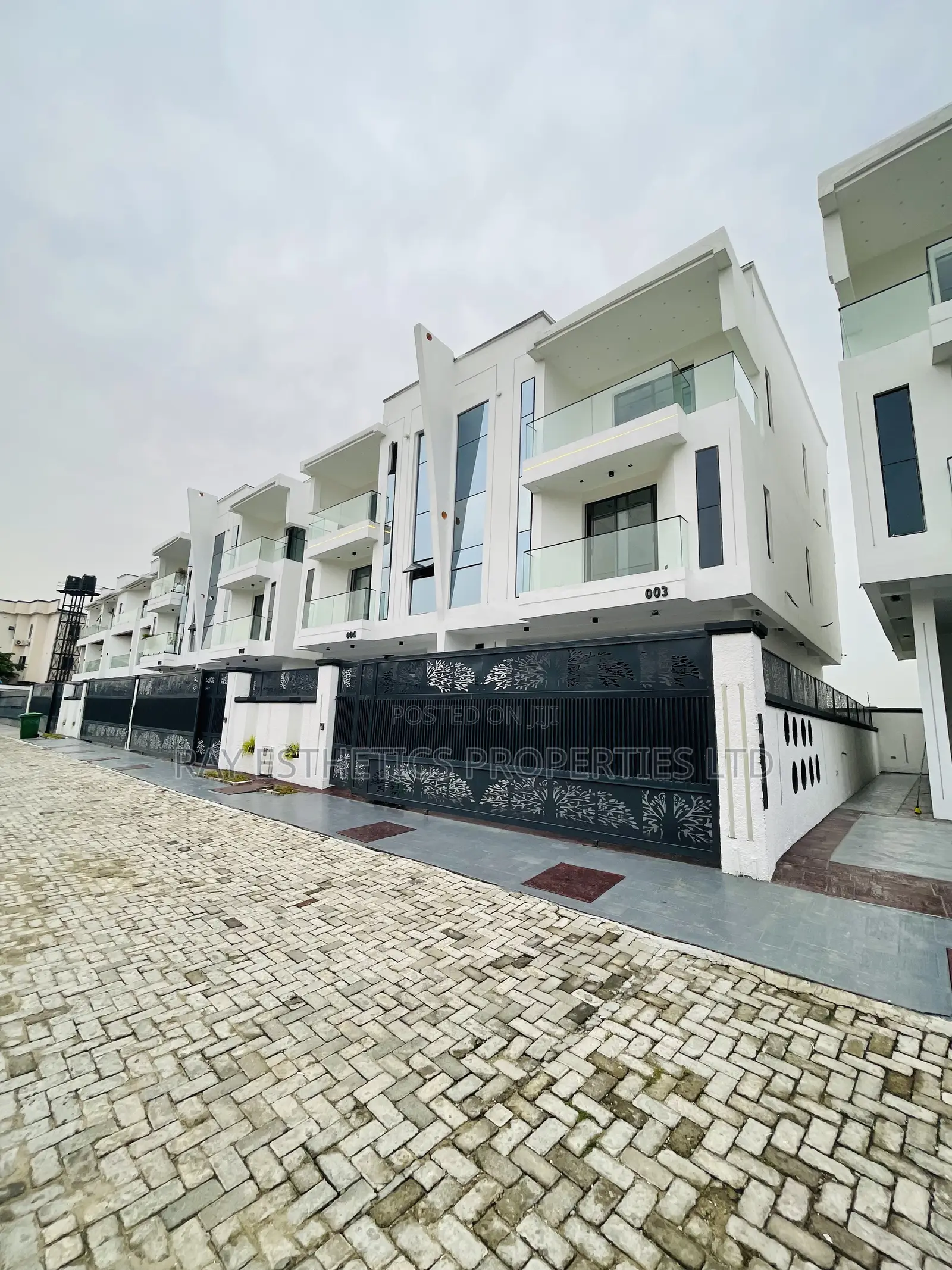 4bdrm Duplex in Idado Estate for sale