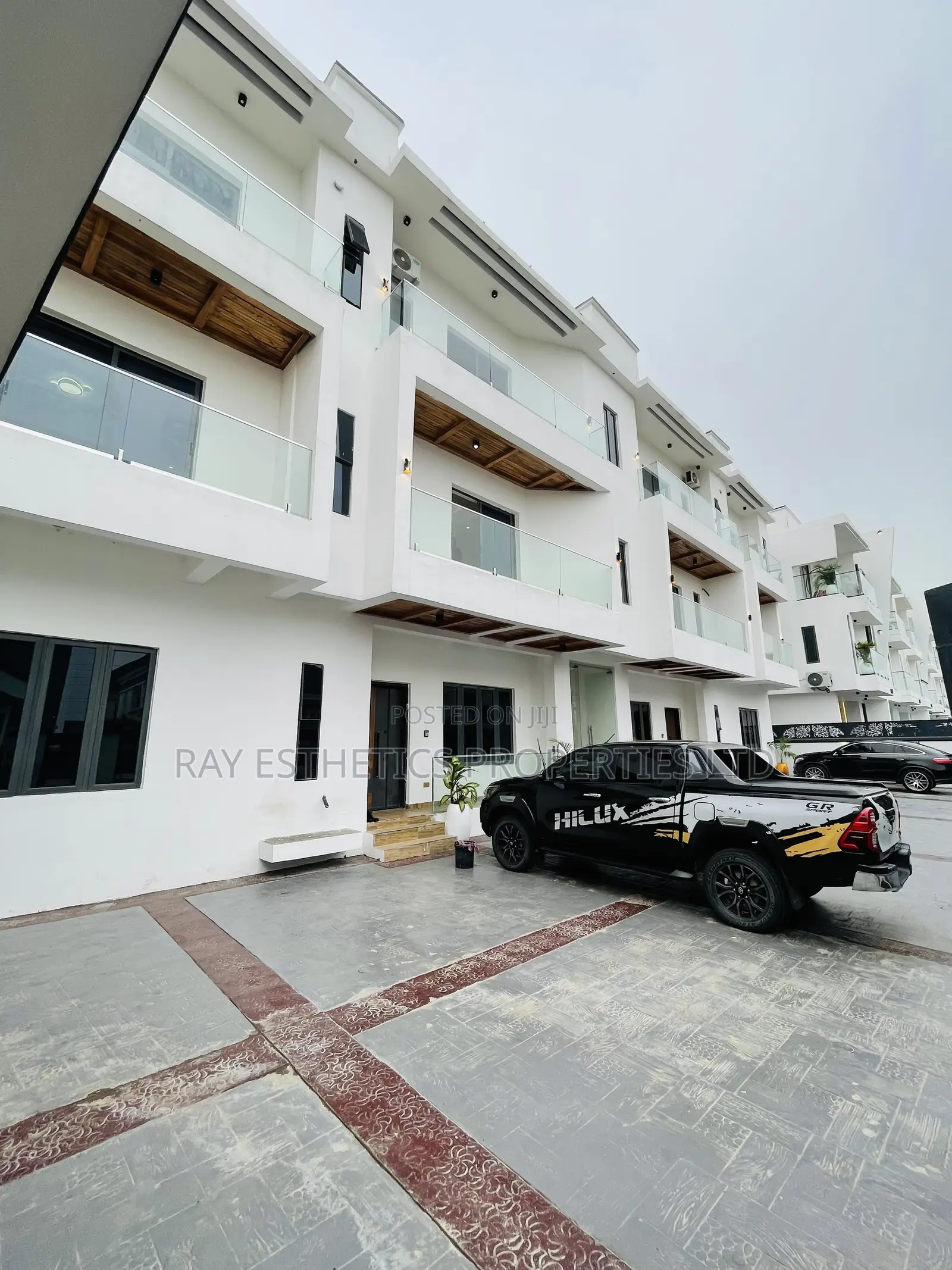 2bdrm Block of Flats in Idado Estate, Chevron for sale
