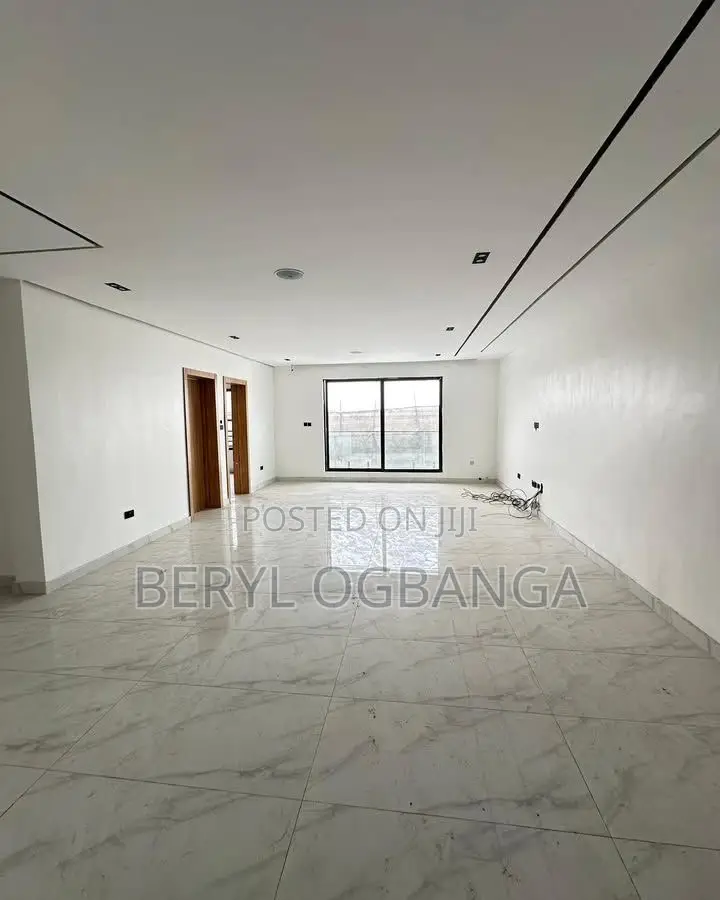 2bdrm Apartment in Lekki Phase 1 for sale