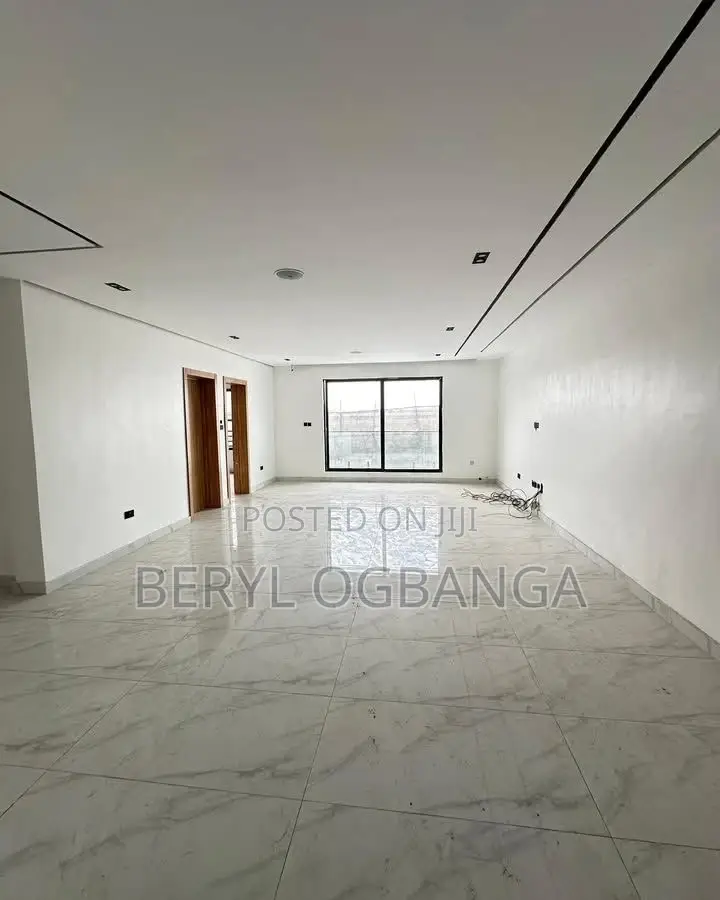 2bdrm Apartment in Lekki Phase 1 for sale