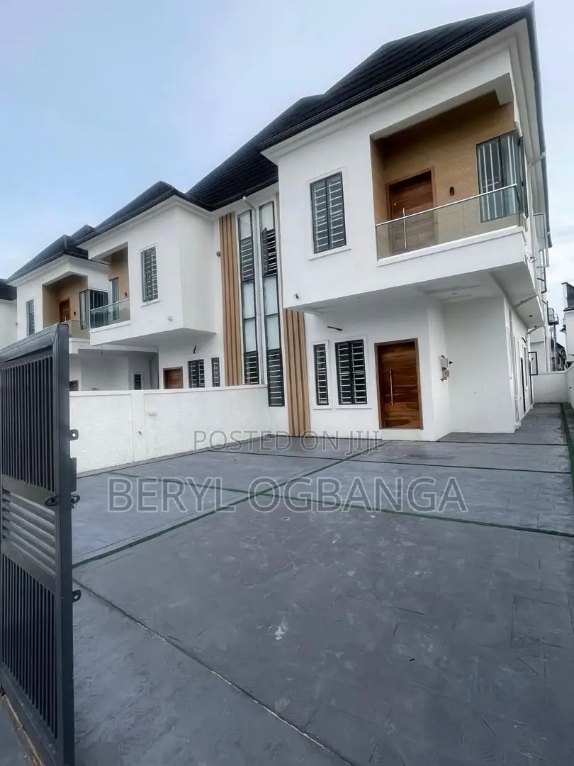 4bdrm Duplex in Lekki Phase 2 for sale