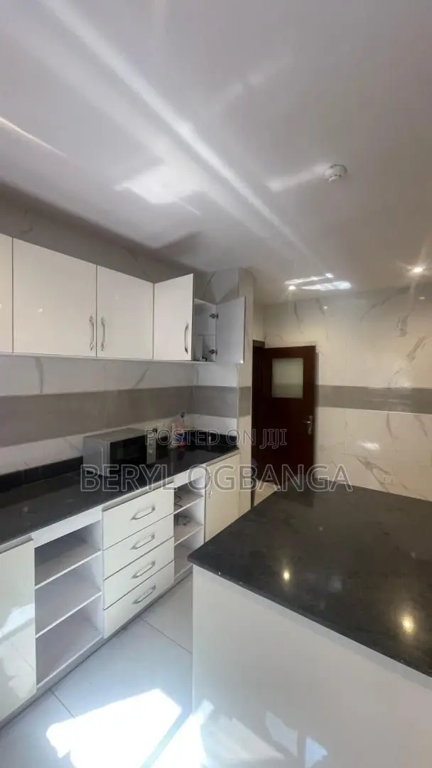 4bdrm Apartment in Banana Island for rent