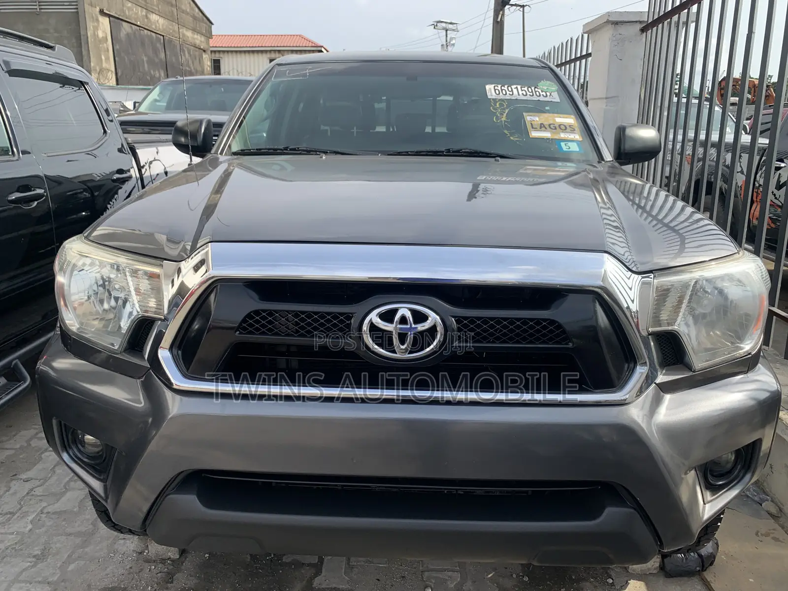 Toyota Tacoma V6 4dr Double Cab 4WD 5.0 ft. SB (4.0L 6cyl 6M) 2015 Gray