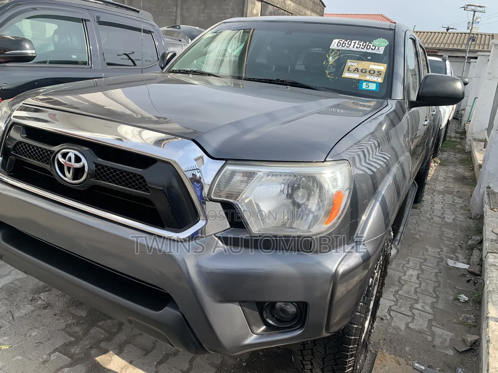 Toyota Tacoma V6 4dr Double Cab 4WD 5.0 ft. SB (4.0L 6cyl 6M) 2015 Gray