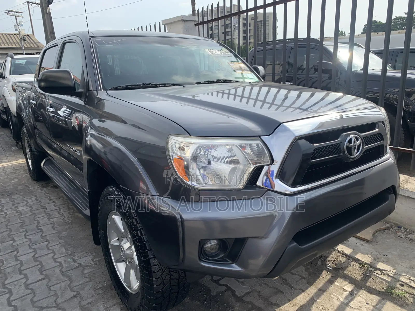 Toyota Tacoma V6 4dr Double Cab 4WD 5.0 ft. SB (4.0L 6cyl 6M) 2015 Gray