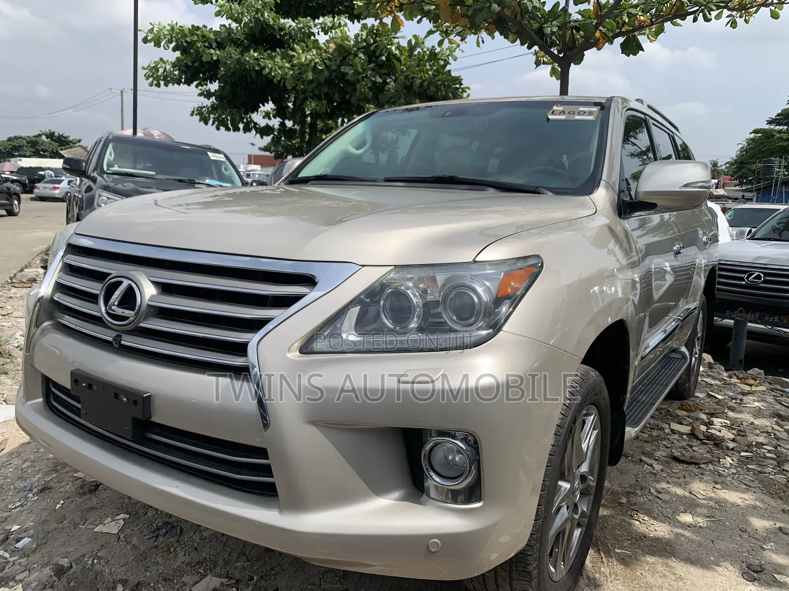 Lexus LX 570 AWD 2015 Gold