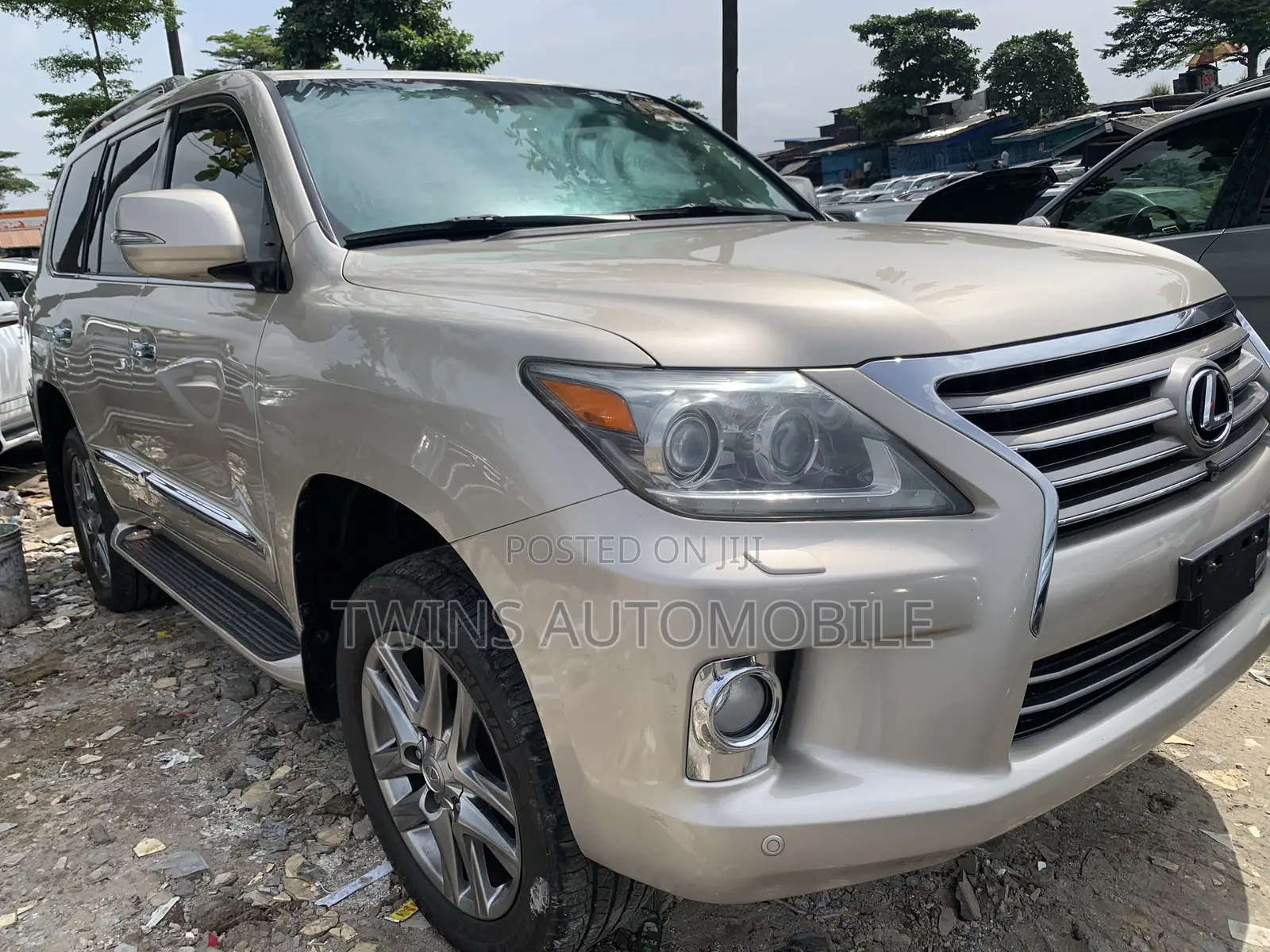 Lexus LX 570 AWD 2015 Gold