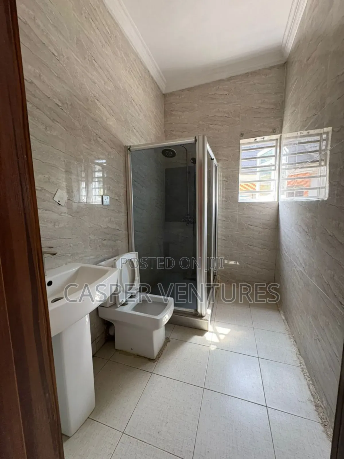 1bdrm Shared Apartment in Lekki County, Ikota for rent