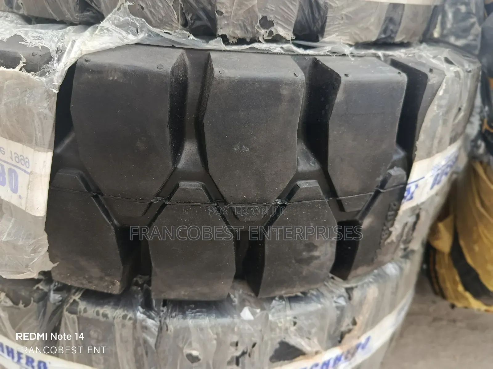 28×9-15 Tech Hero Solid Tire