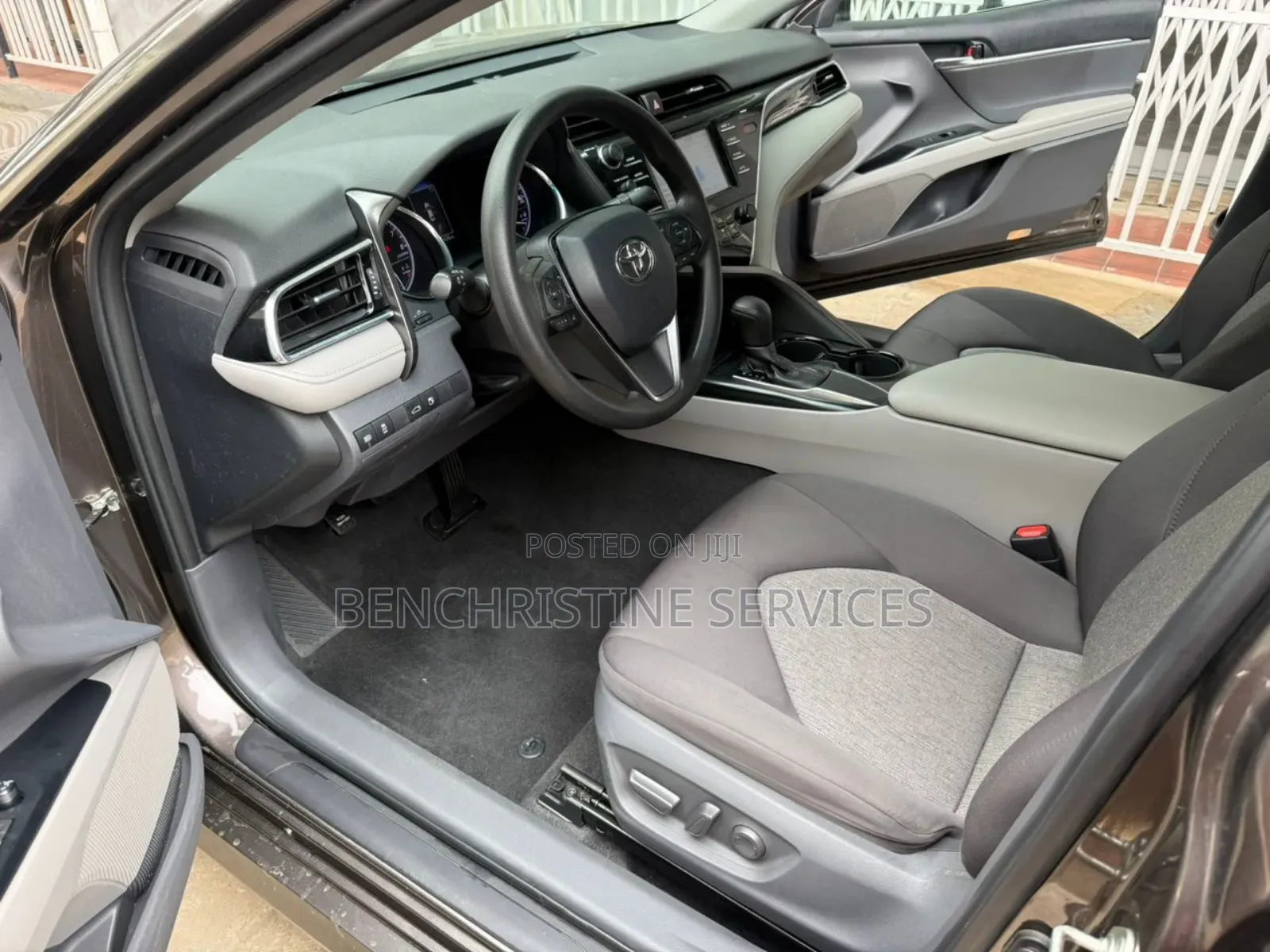 Toyota Camry LE (2.5L 4cyl 8A) 2019 Gray