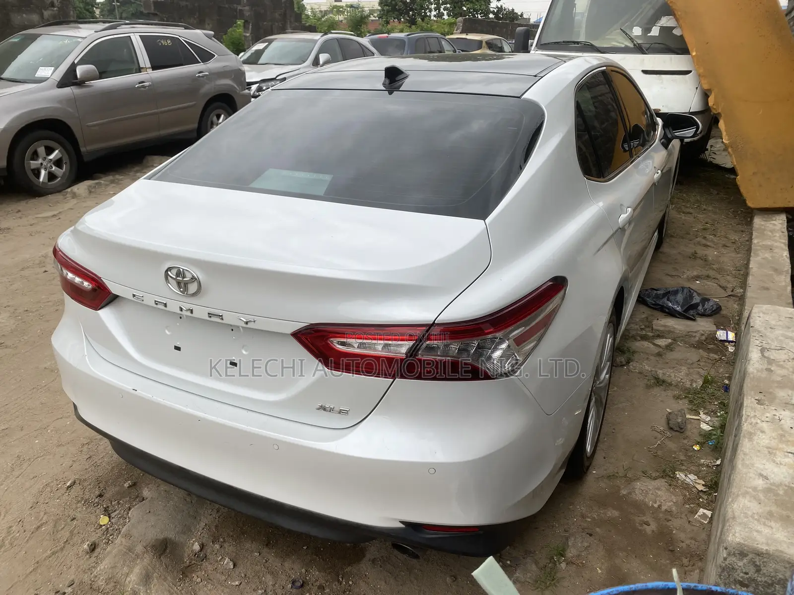 Toyota Camry XLE V6 (3.5L V6 8A) 2019 White