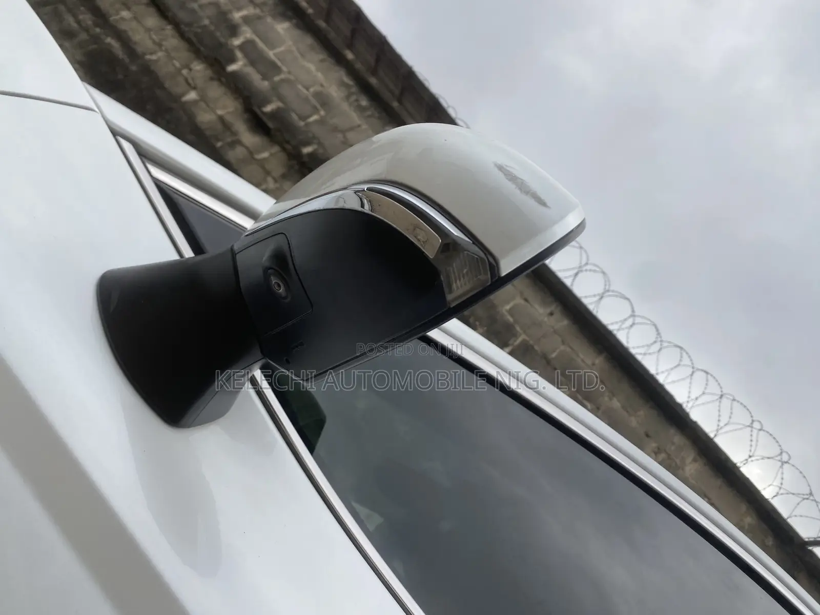 Toyota Camry XLE V6 (3.5L V6 8A) 2019 White