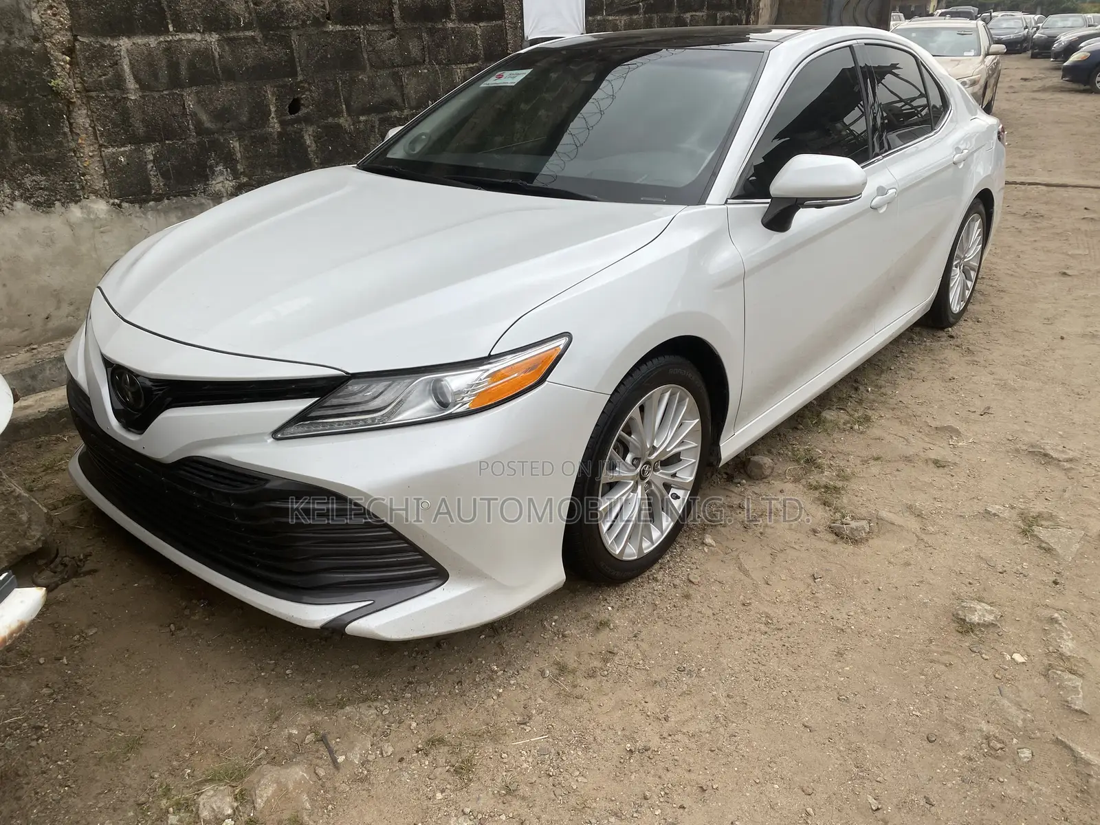Toyota Camry XLE V6 (3.5L V6 8A) 2019 White