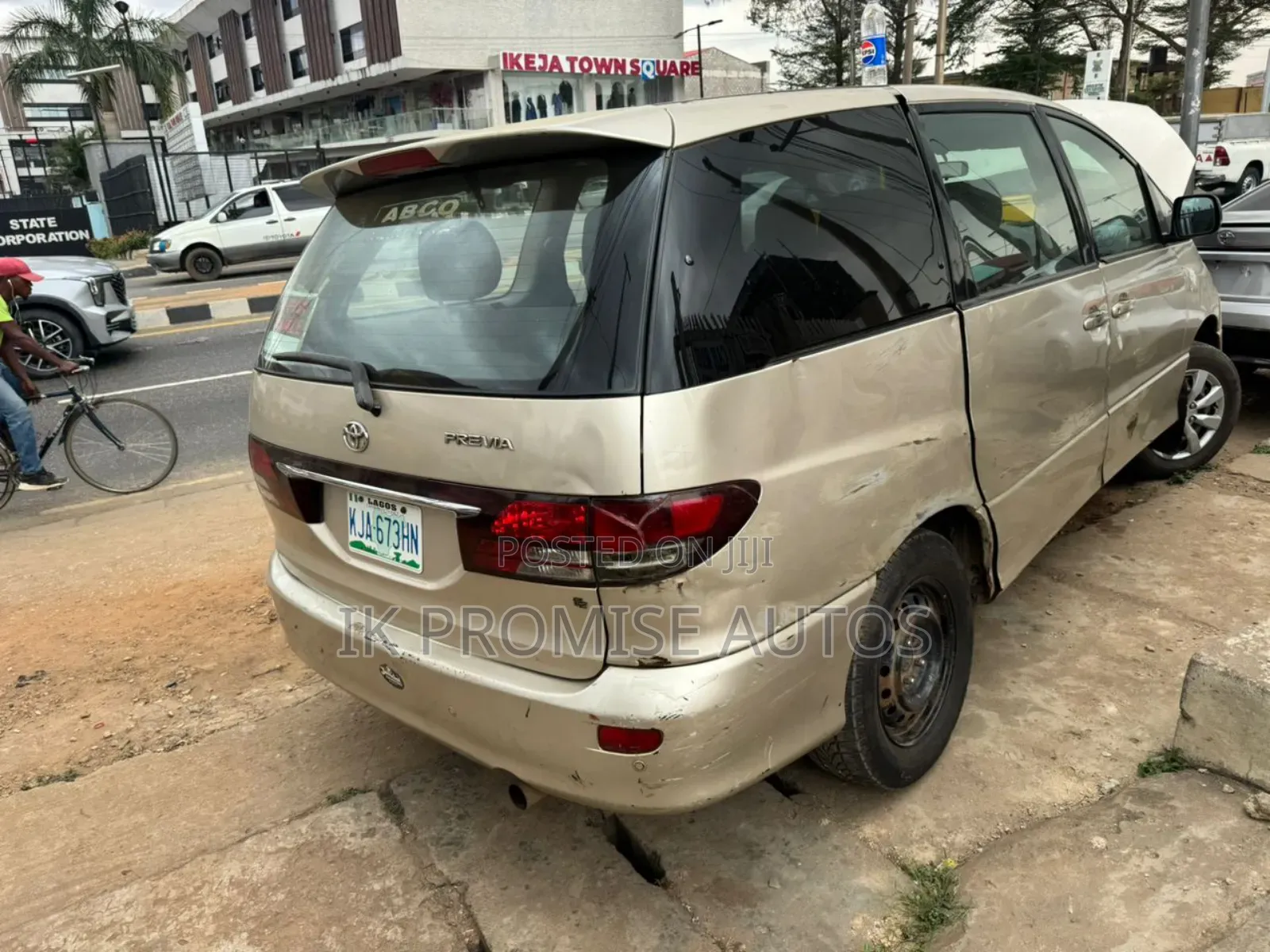 Toyota Previa 2000 Gold