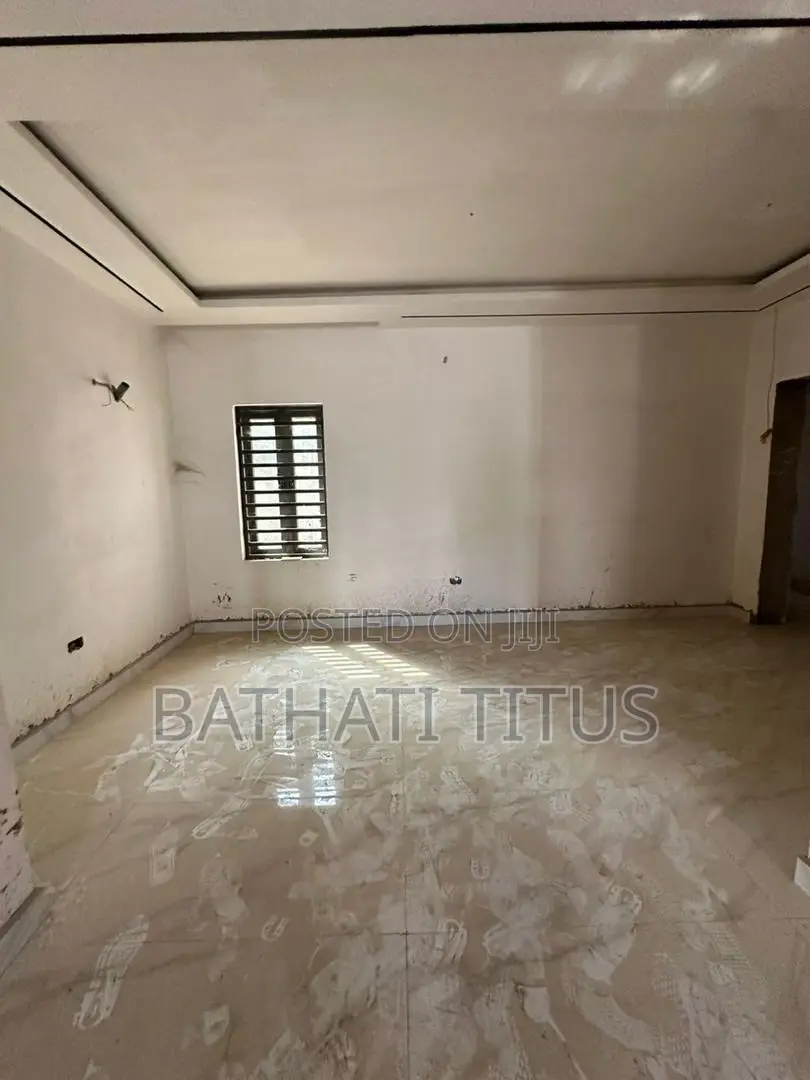 5bdrm Duplex in Kado for sale