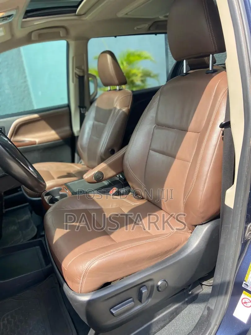 Toyota Sienna Limited Premium FWD 2019 Blue