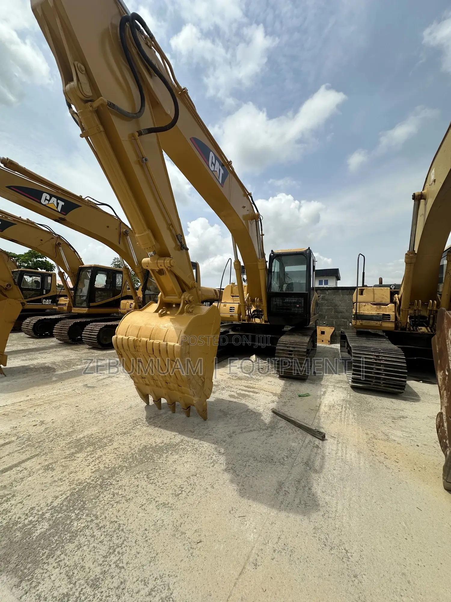 Caterpillar Excavator 320cl for Sale. Price: 130m Naira