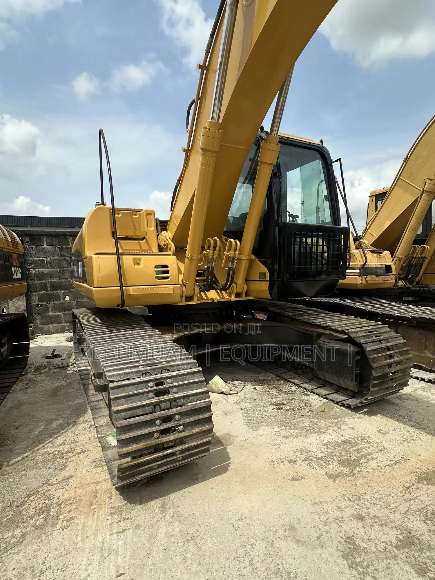Caterpillar Excavator 320cl for Sale. Price: 130m Naira