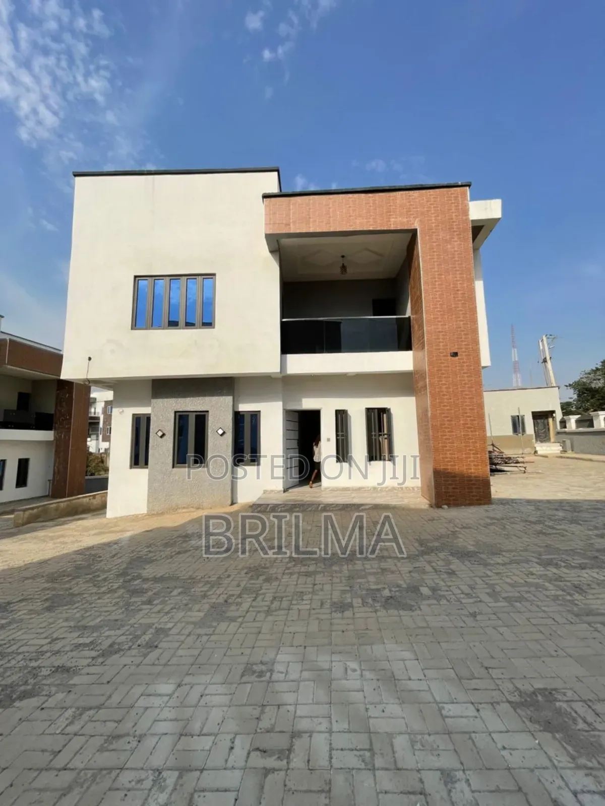 4 Bdrm Fully Detached Duplex In Guzape For Sale!
