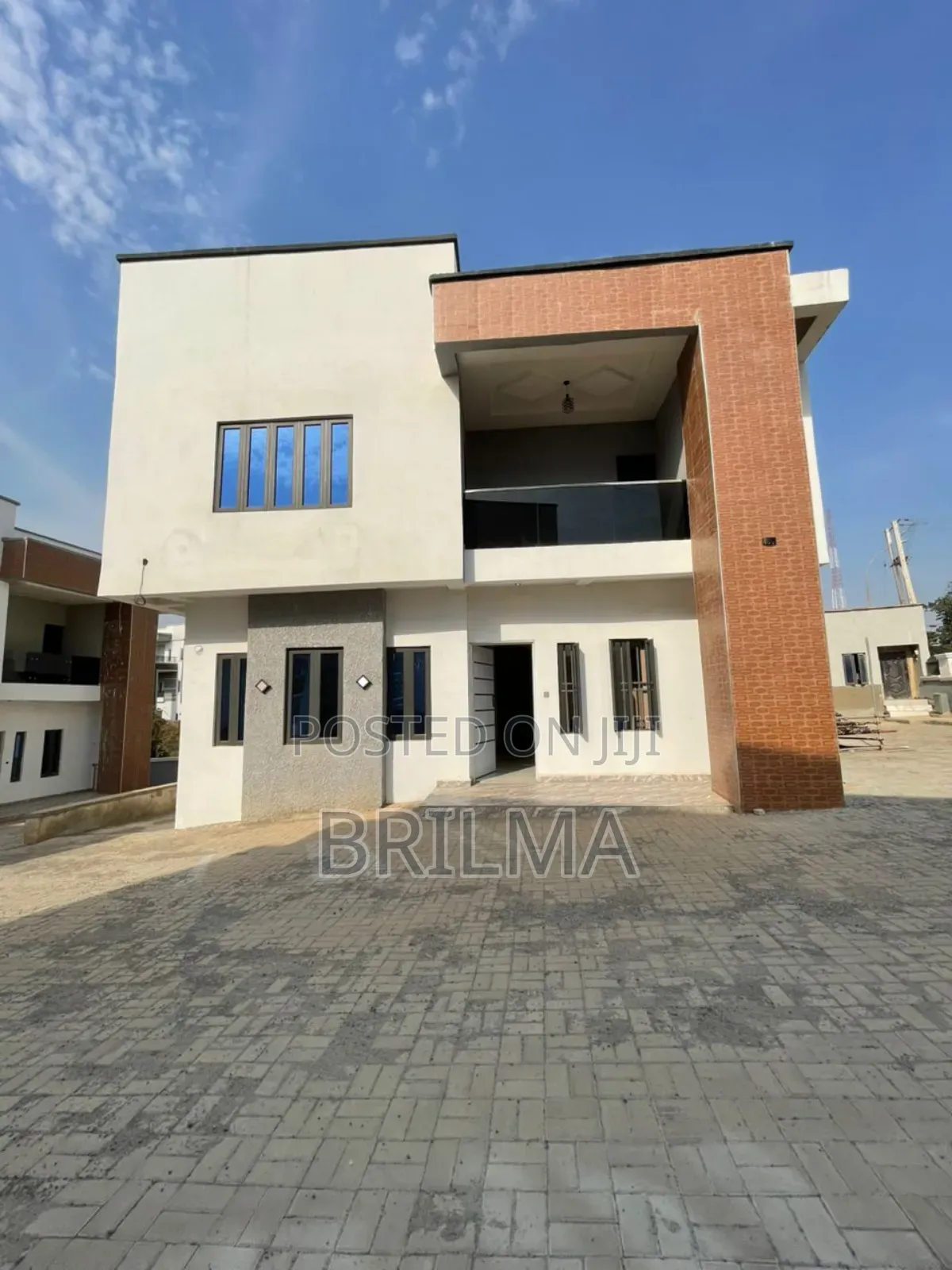 4 Bdrm Fully Detached Duplex In Guzape For Sale!