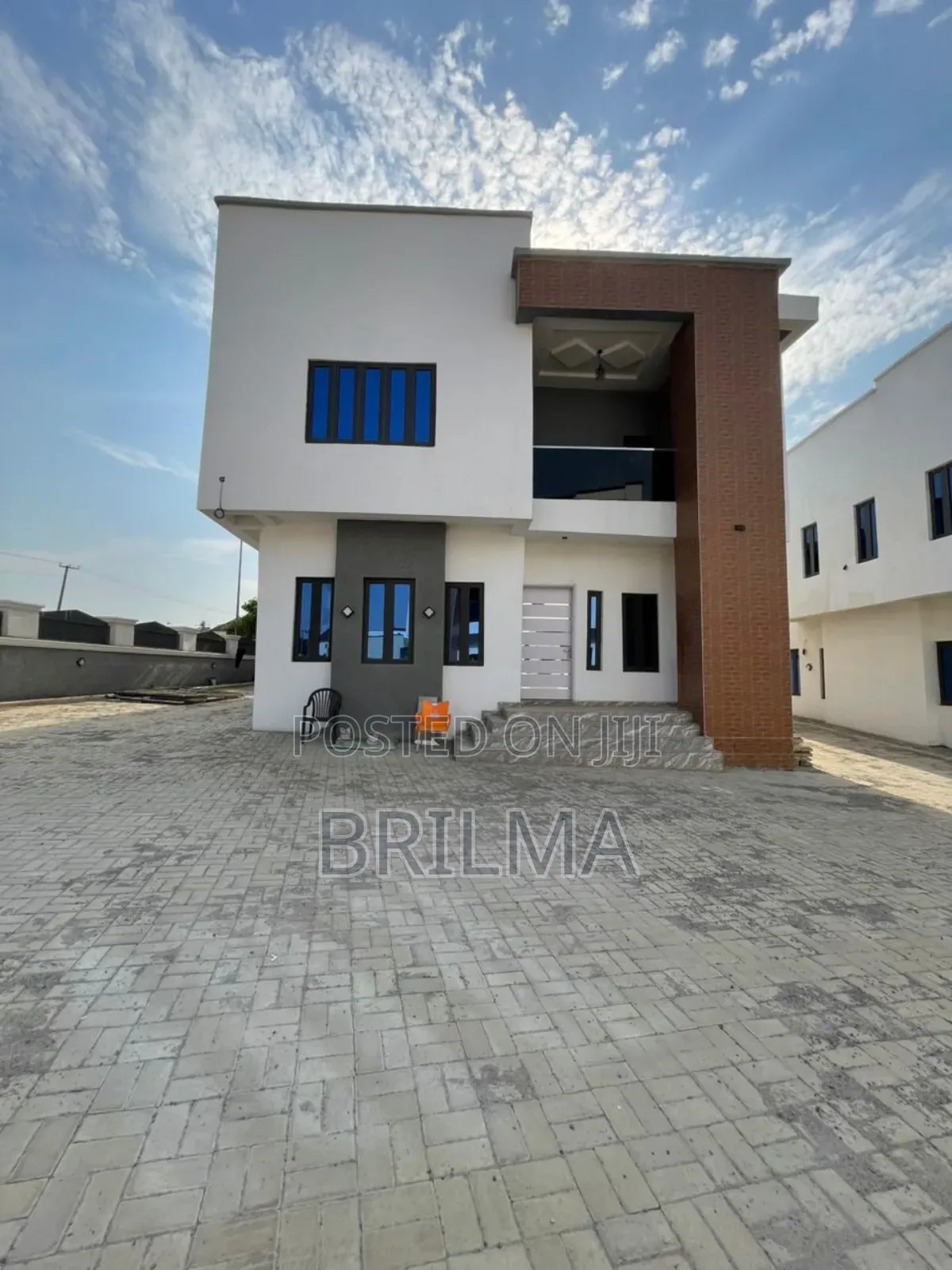 4 Bdrm Fully Detached Duplex In Guzape For Sale!