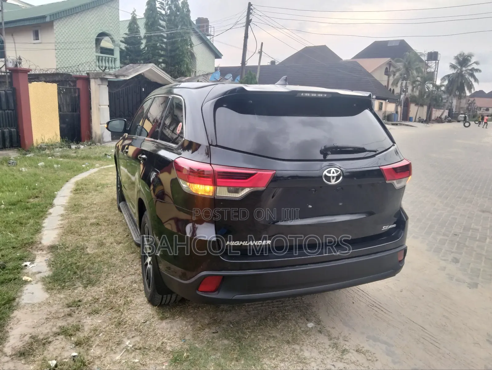 Toyota Highlander SE 4x2 V6 (3.5L 6cyl 8A) 2018 Black