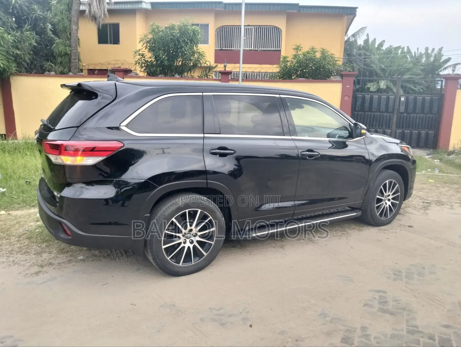 Toyota Highlander SE 4x2 V6 (3.5L 6cyl 8A) 2018 Black