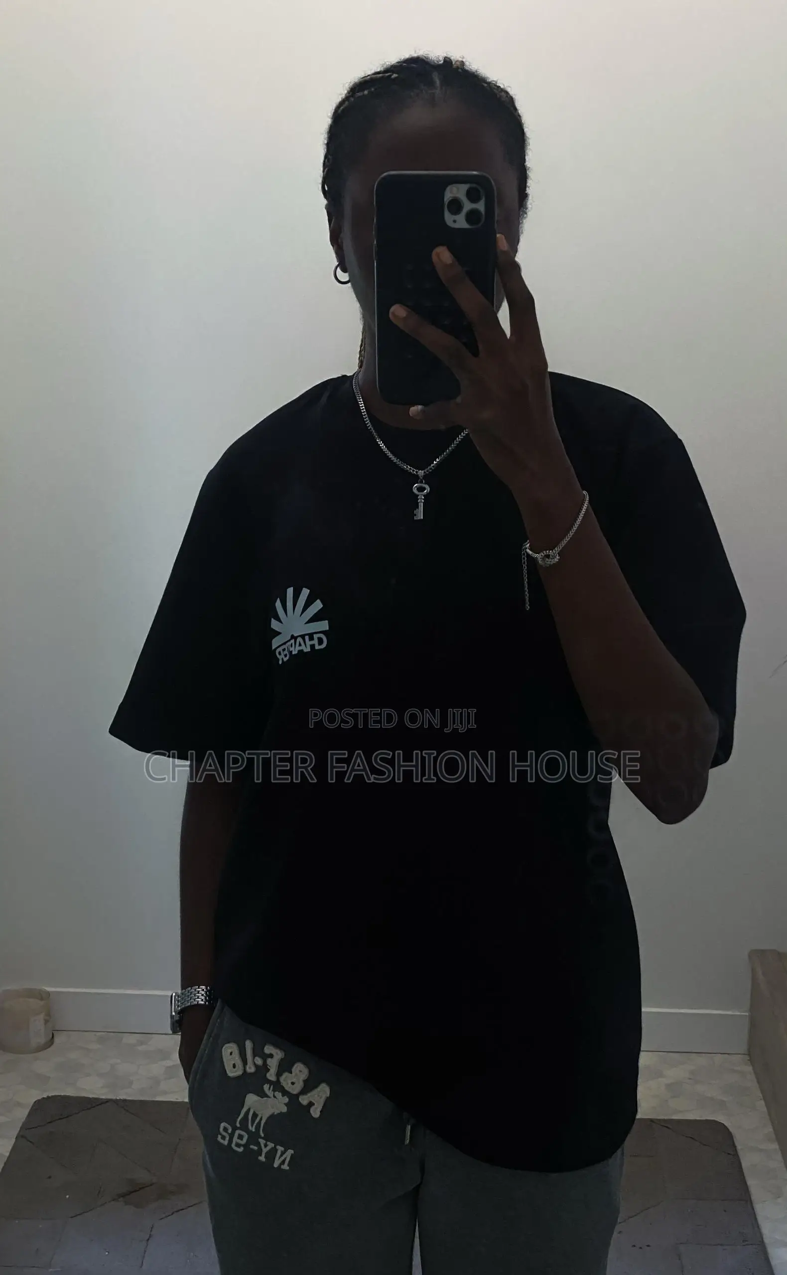Classic Comfort: The Essential Round Neck T-Shirt