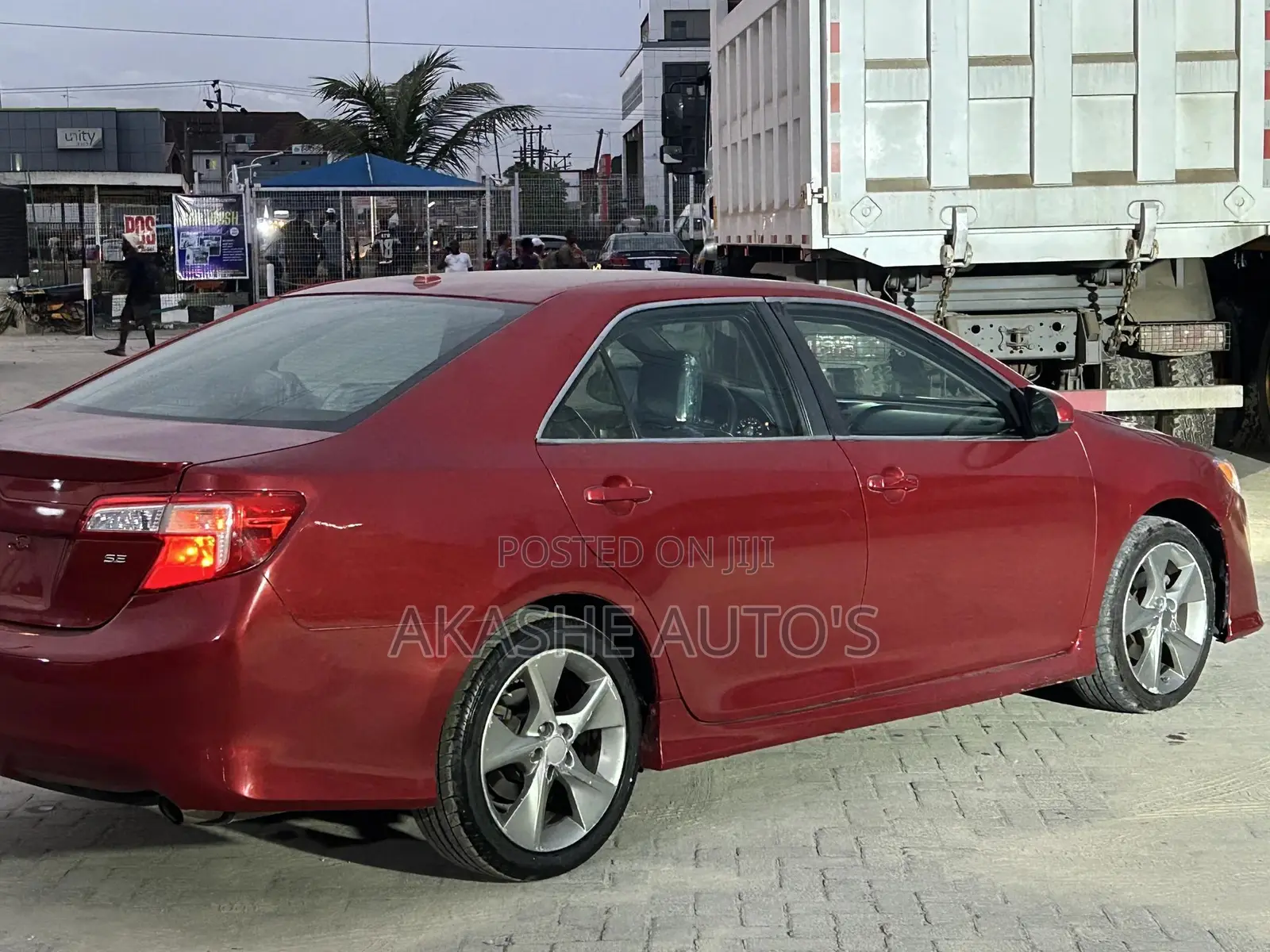 Toyota Camry SE Sport 4dr Sedan w/Prod. End 11/13 (2.5L 4cyl 6A) 2014