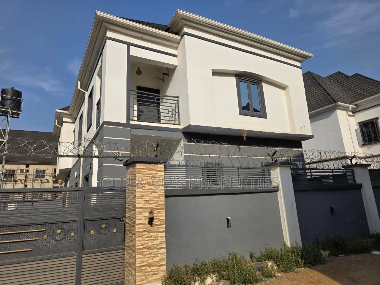 3bdrm Block of Flats in An Estate Behind, Lugbe District for rent