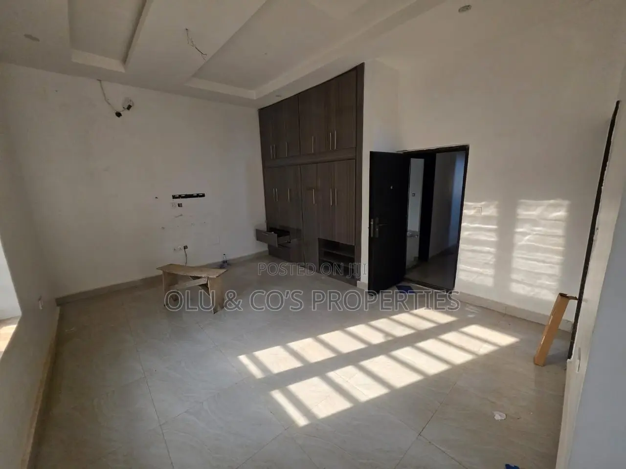 3bdrm Block of Flats in An Estate Behind, Lugbe District for rent