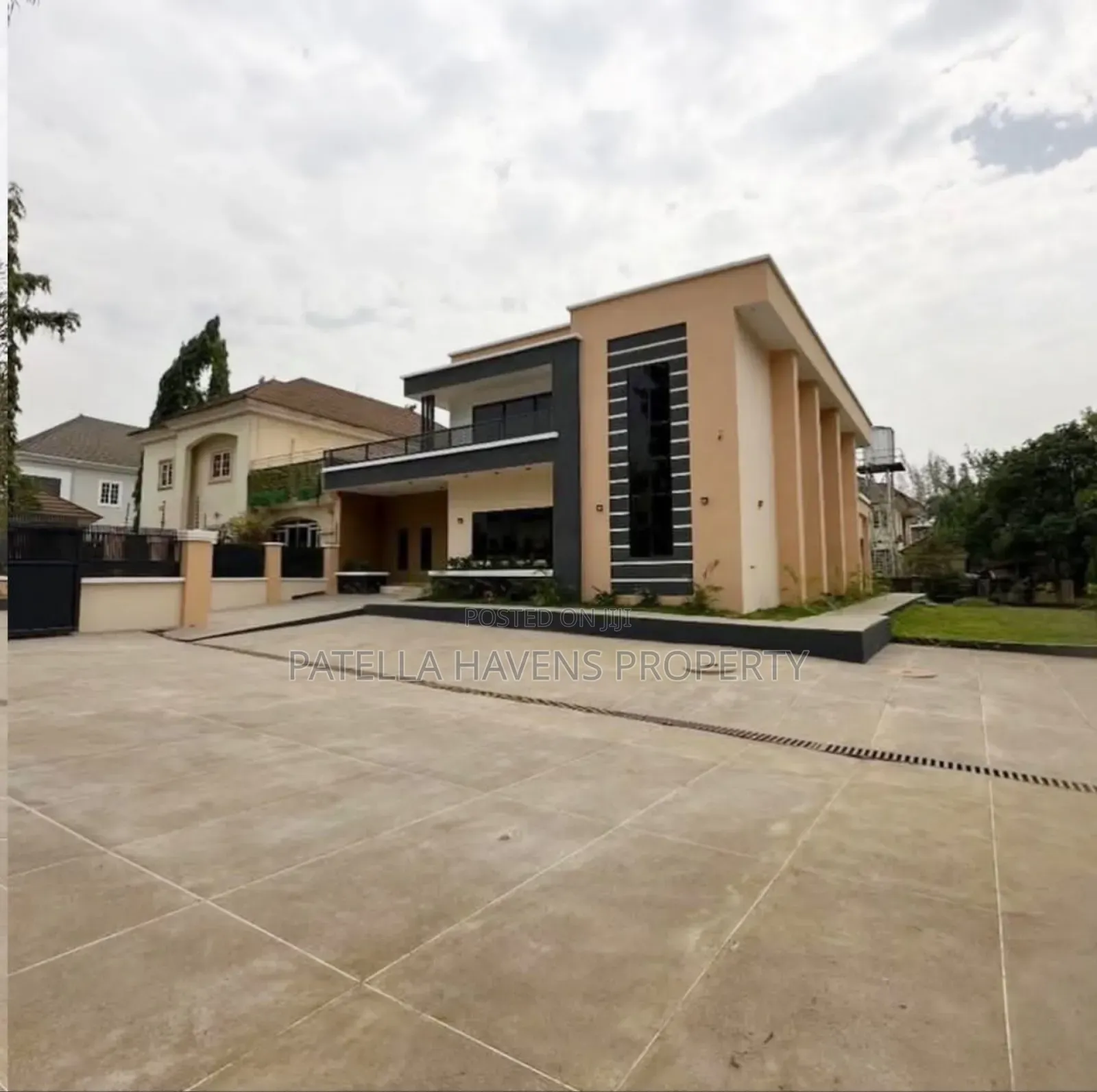 5bdrm Duplex in Apo District for sale