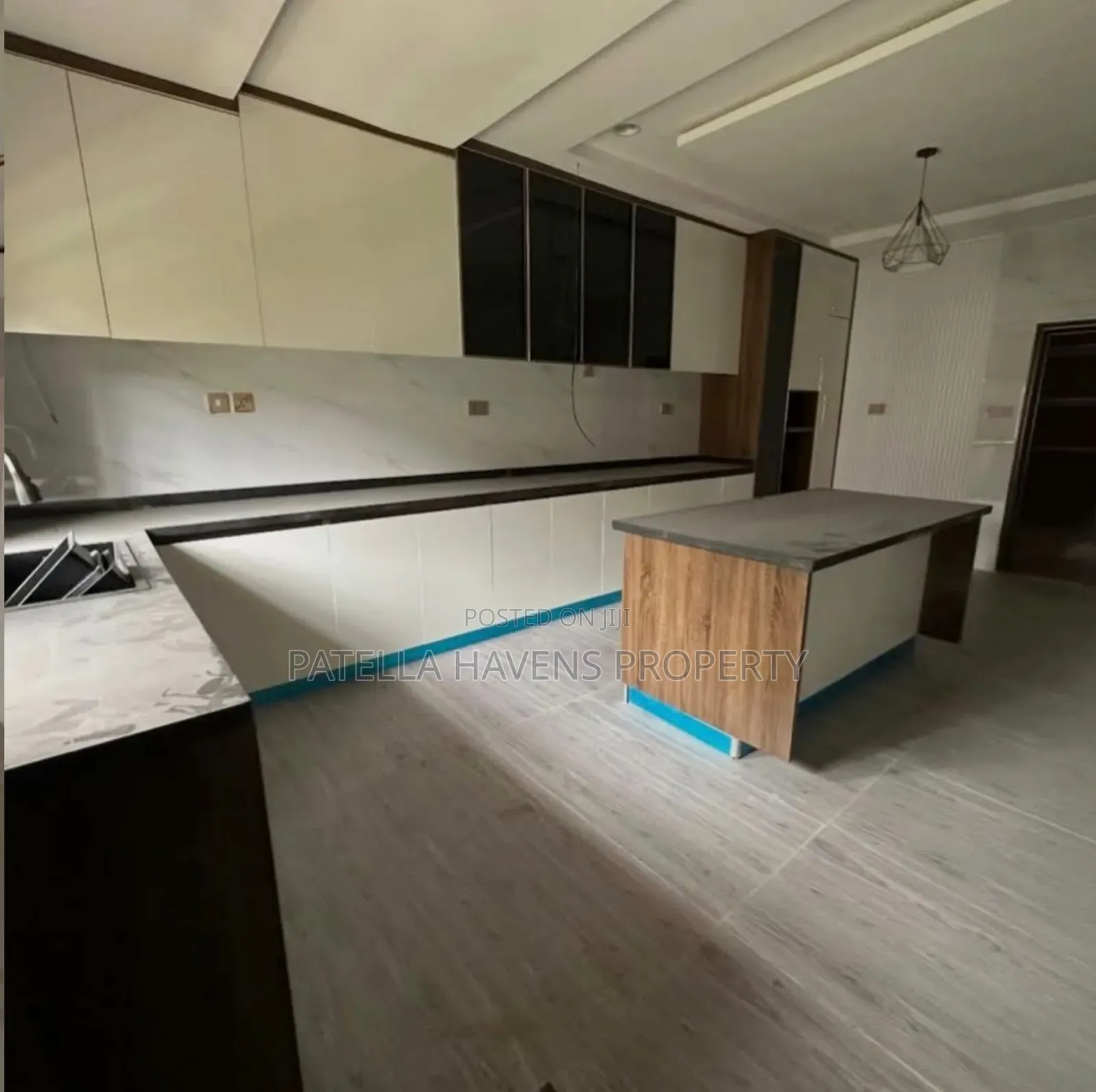 5bdrm Duplex in Apo District for sale