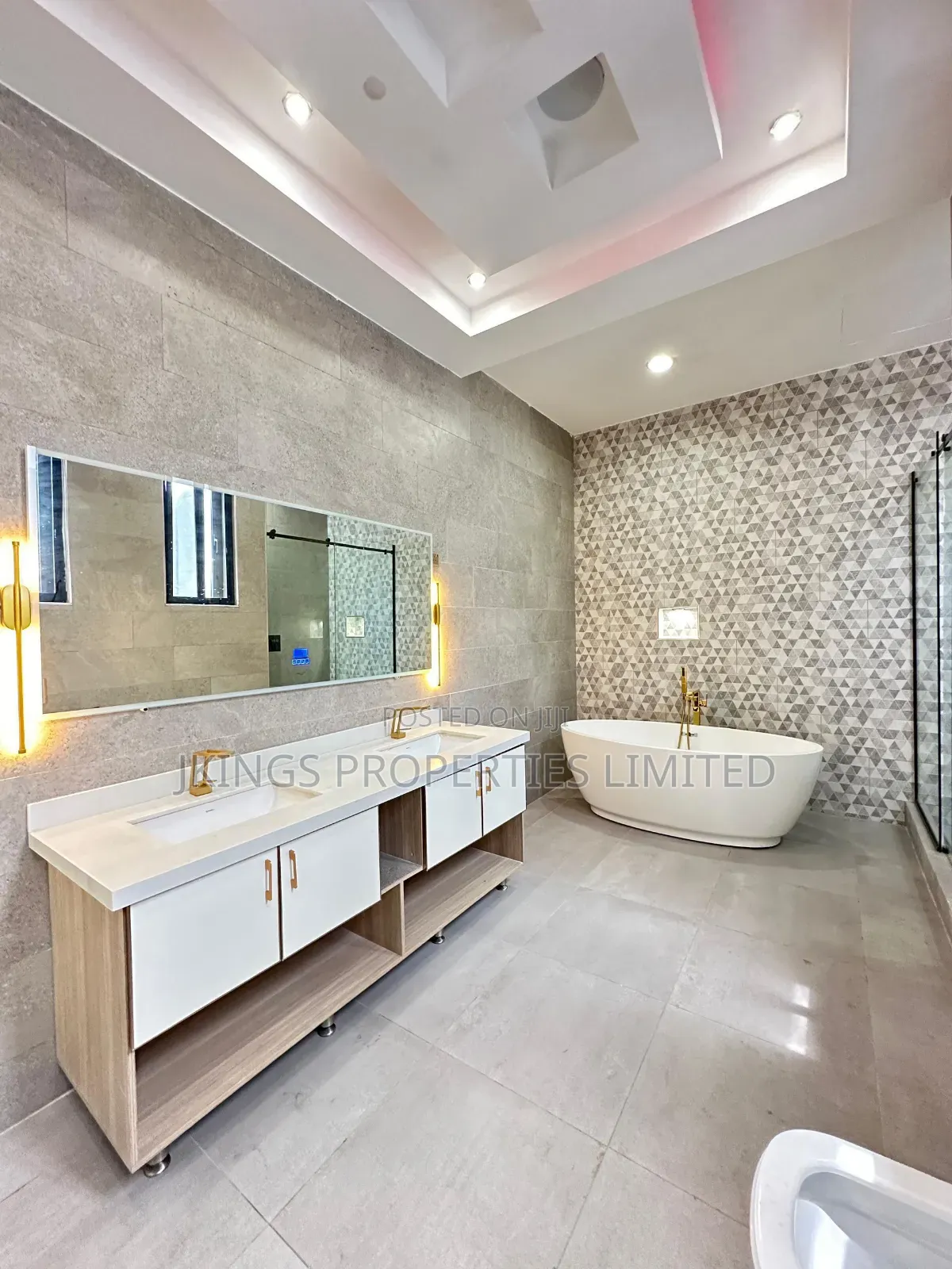 4bdrm Duplex in Medina Estate for sale