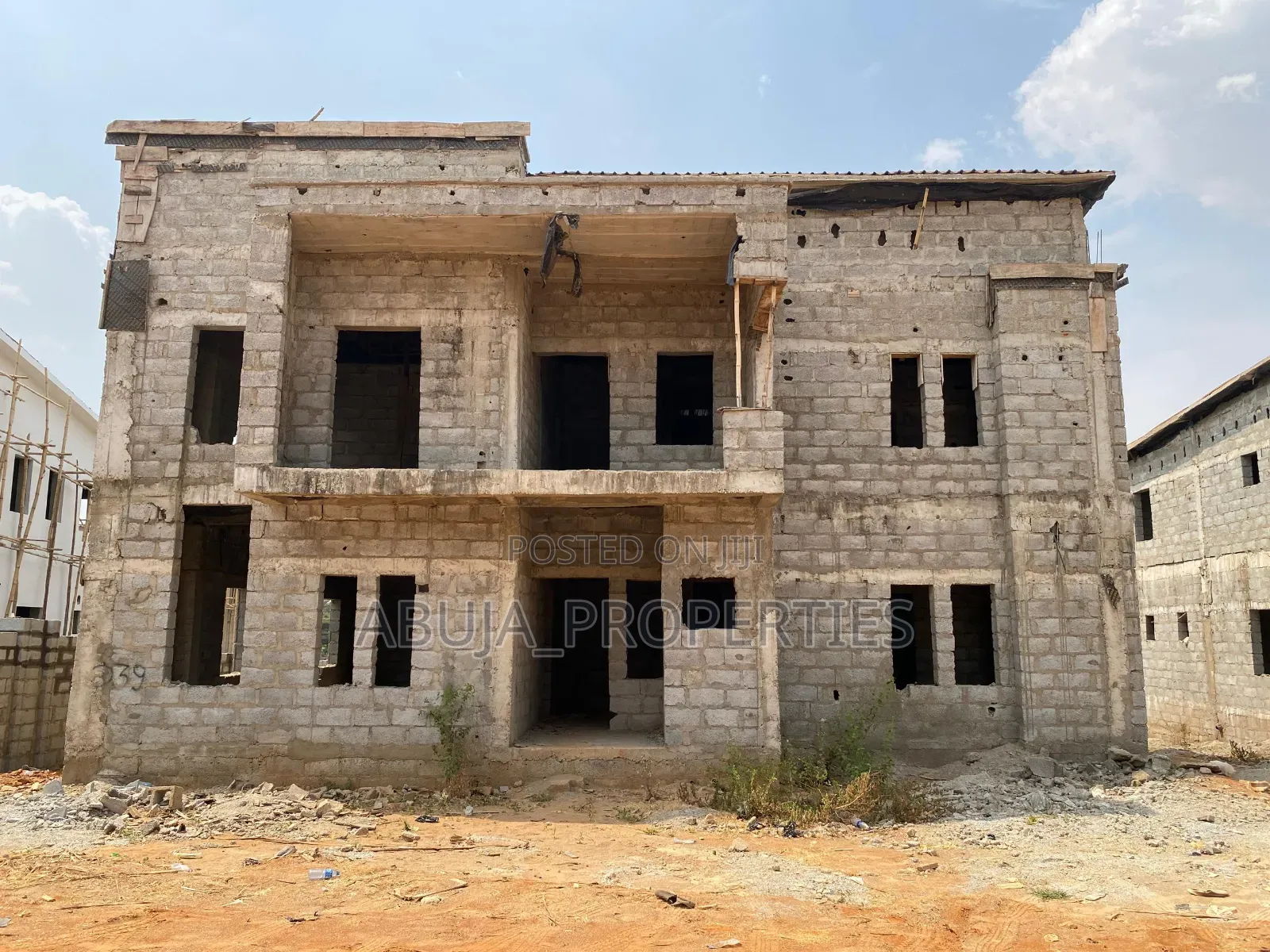 5bdrm Duplex in In A Secured Estate, Life Camp for sale
