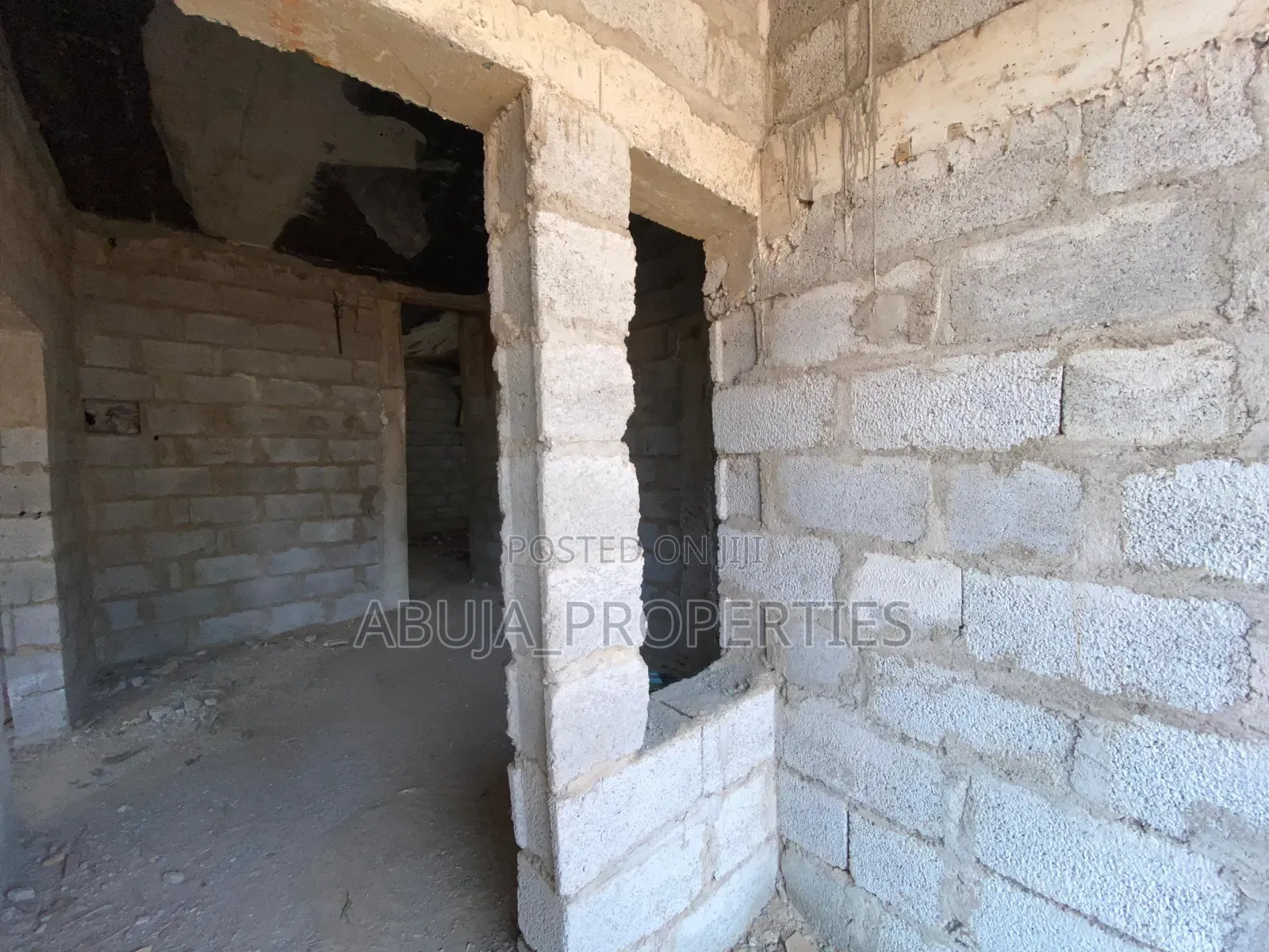 5bdrm Duplex in In A Secured Estate, Life Camp for sale