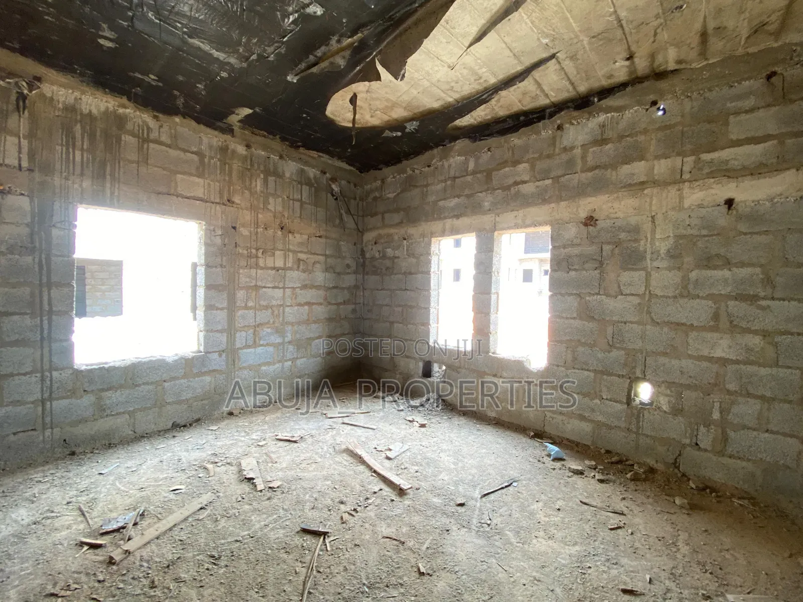 5bdrm Duplex in In A Secured Estate, Life Camp for sale