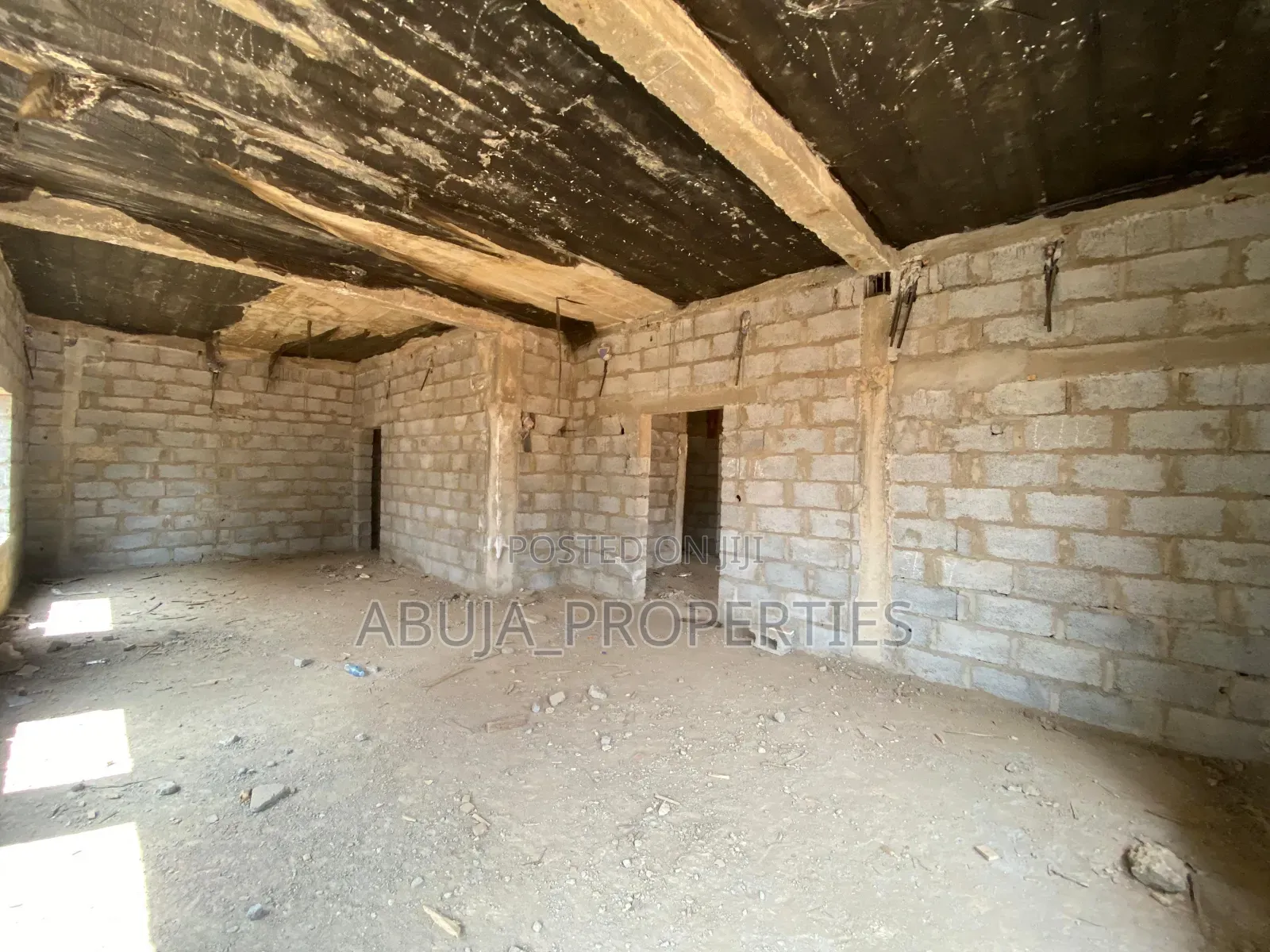 5bdrm Duplex in In A Secured Estate, Life Camp for sale